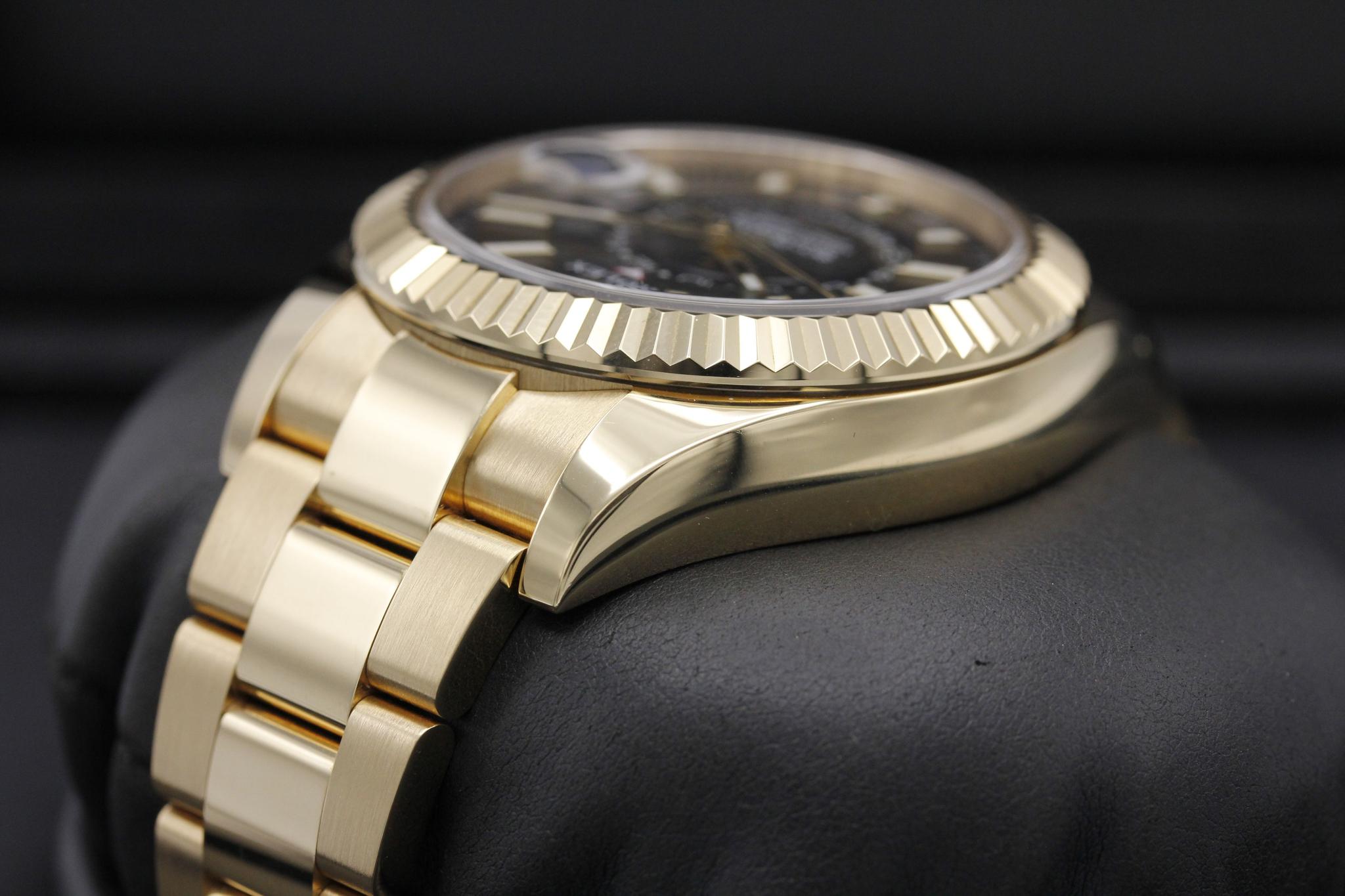 Watch Image 5