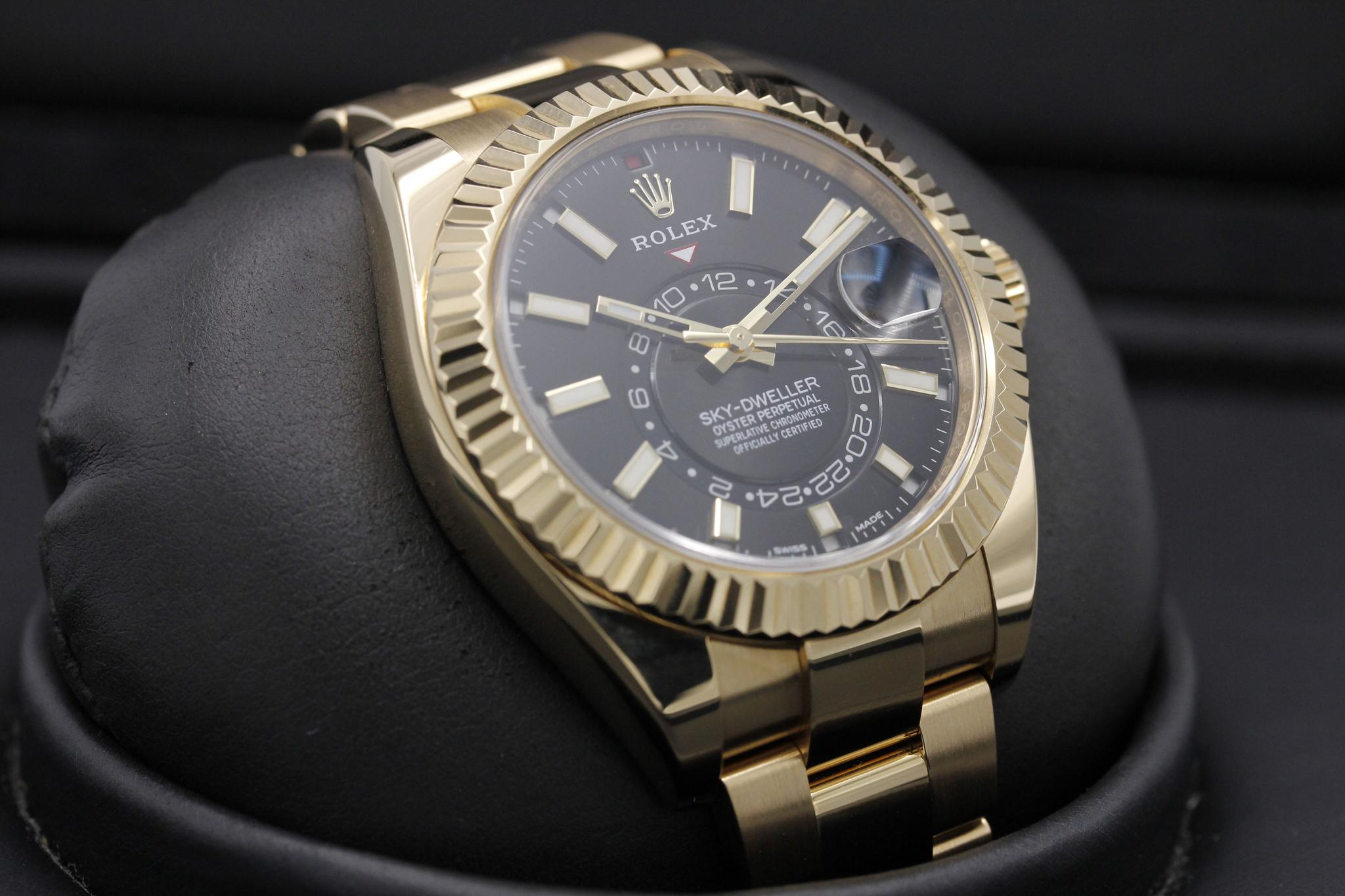 Watch Image 10