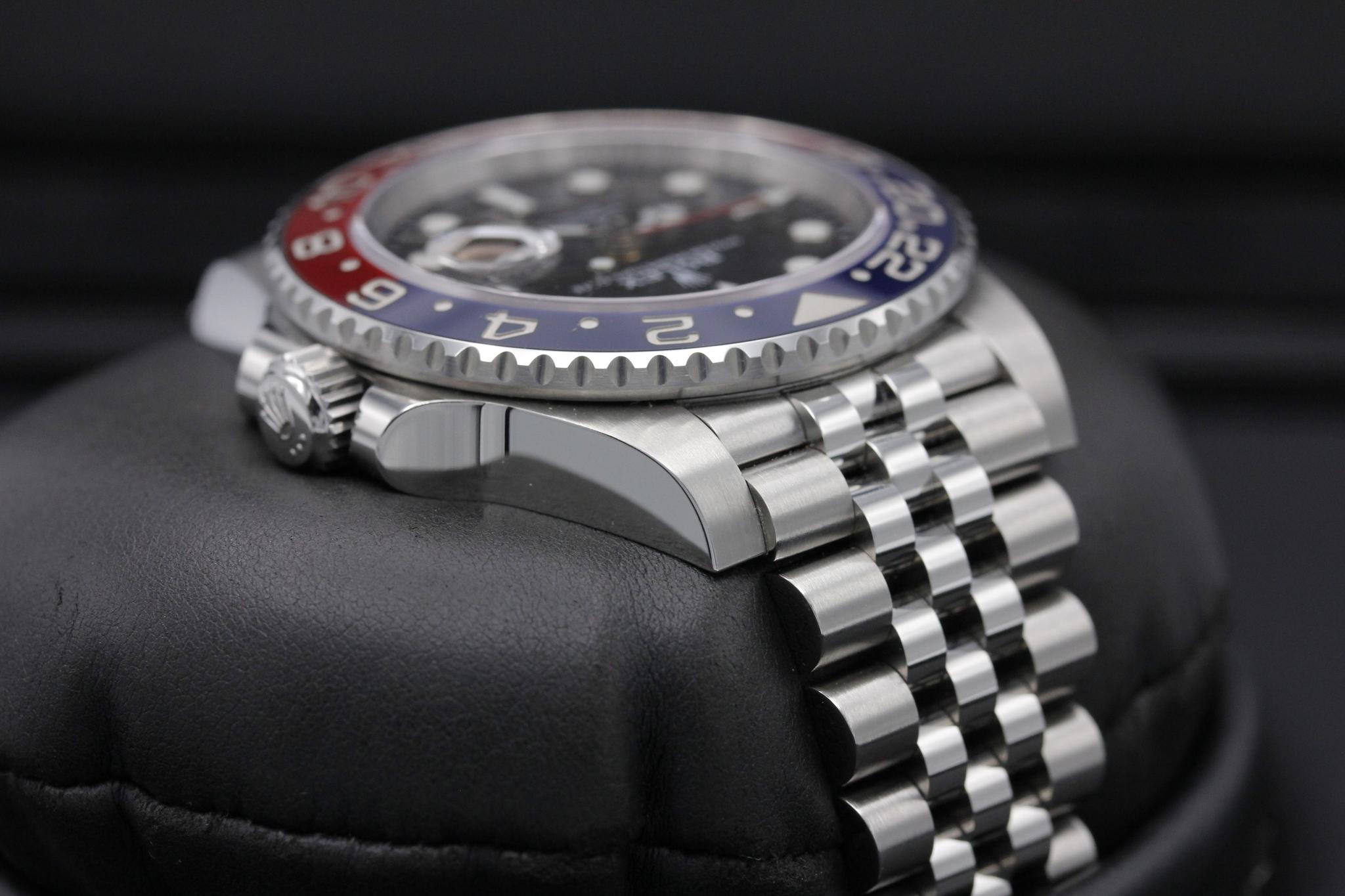 Watch Image 4