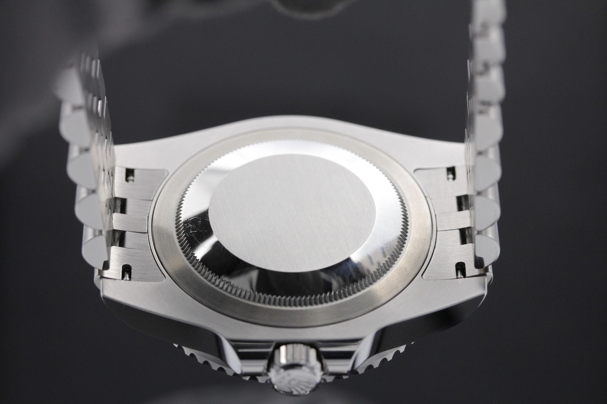 Watch Image 7