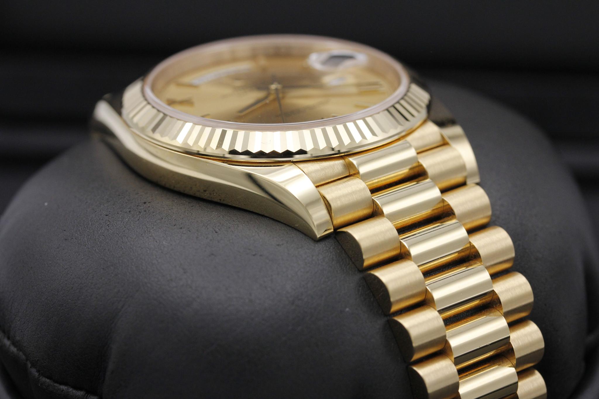 Watch Image 6