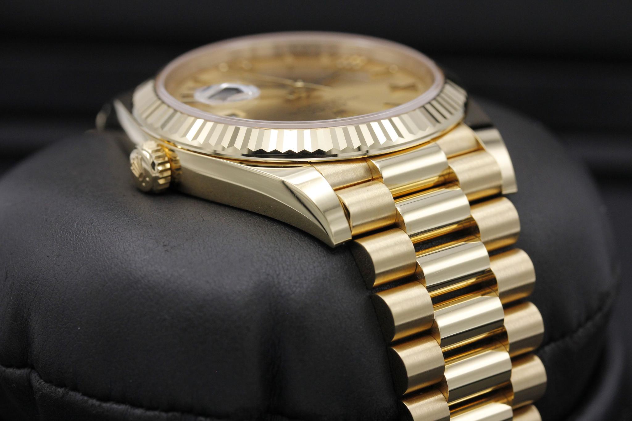 Watch Image 4