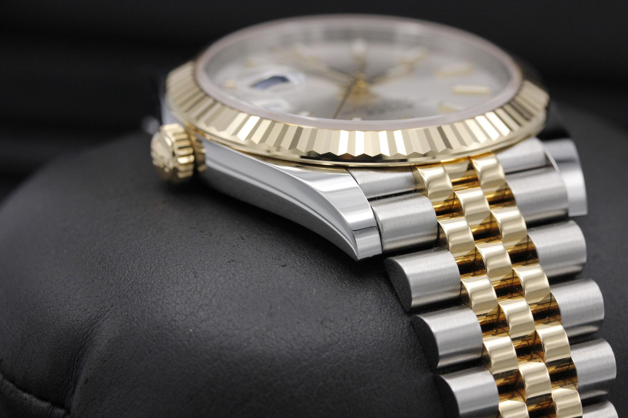 Watch Image 4