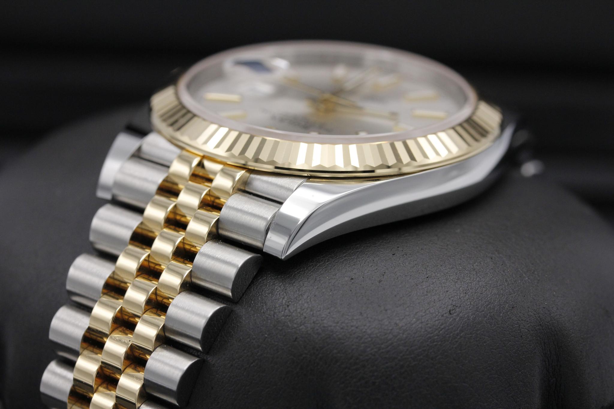 Watch Image 5
