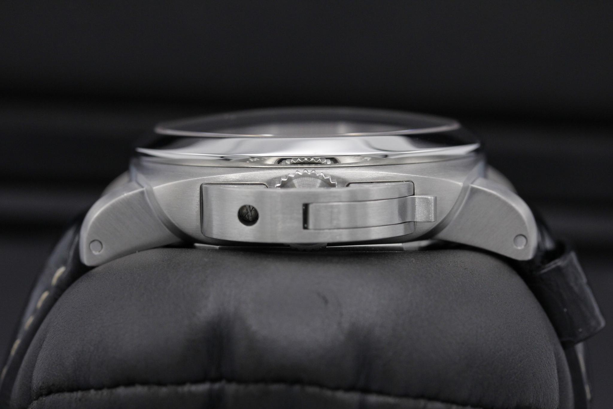 Watch Image 3
