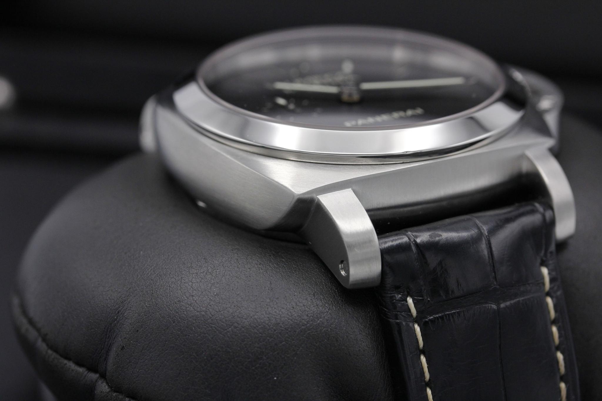 Watch Image 6
