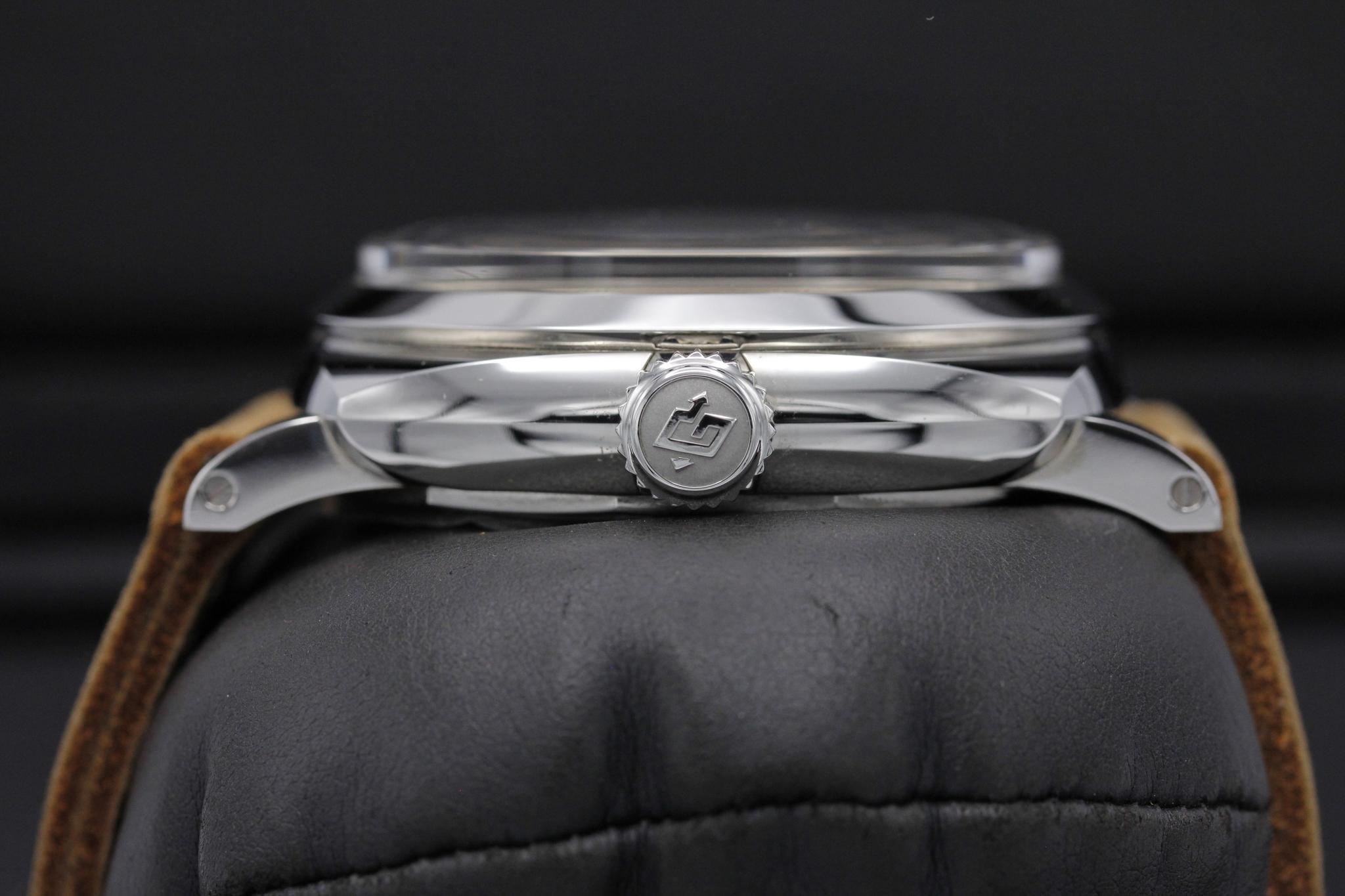 Watch Image 3