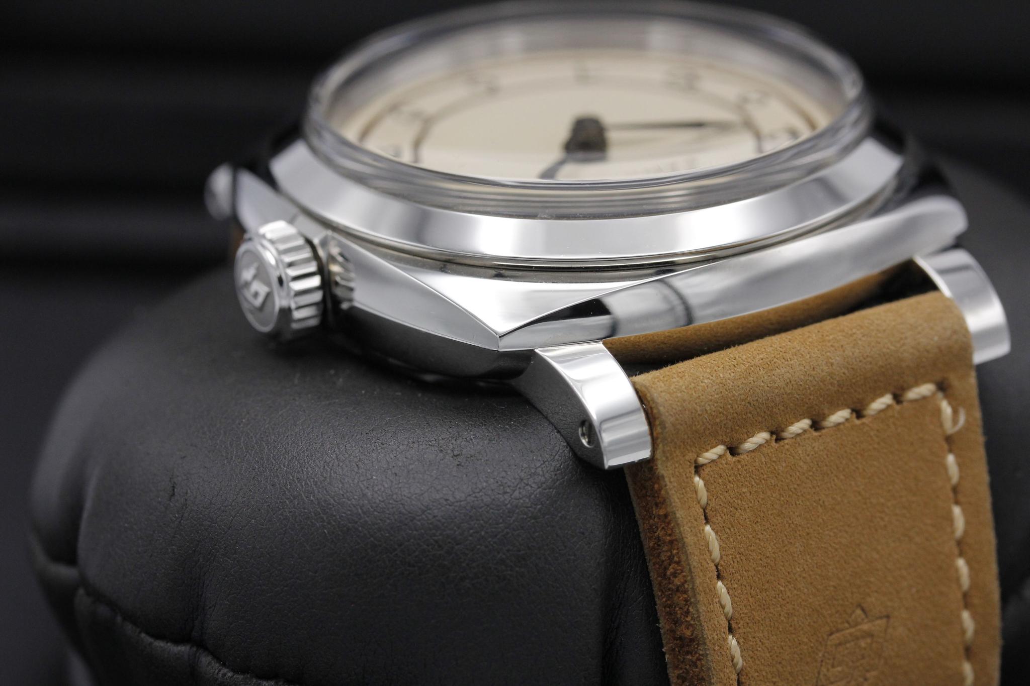 Watch Image 4