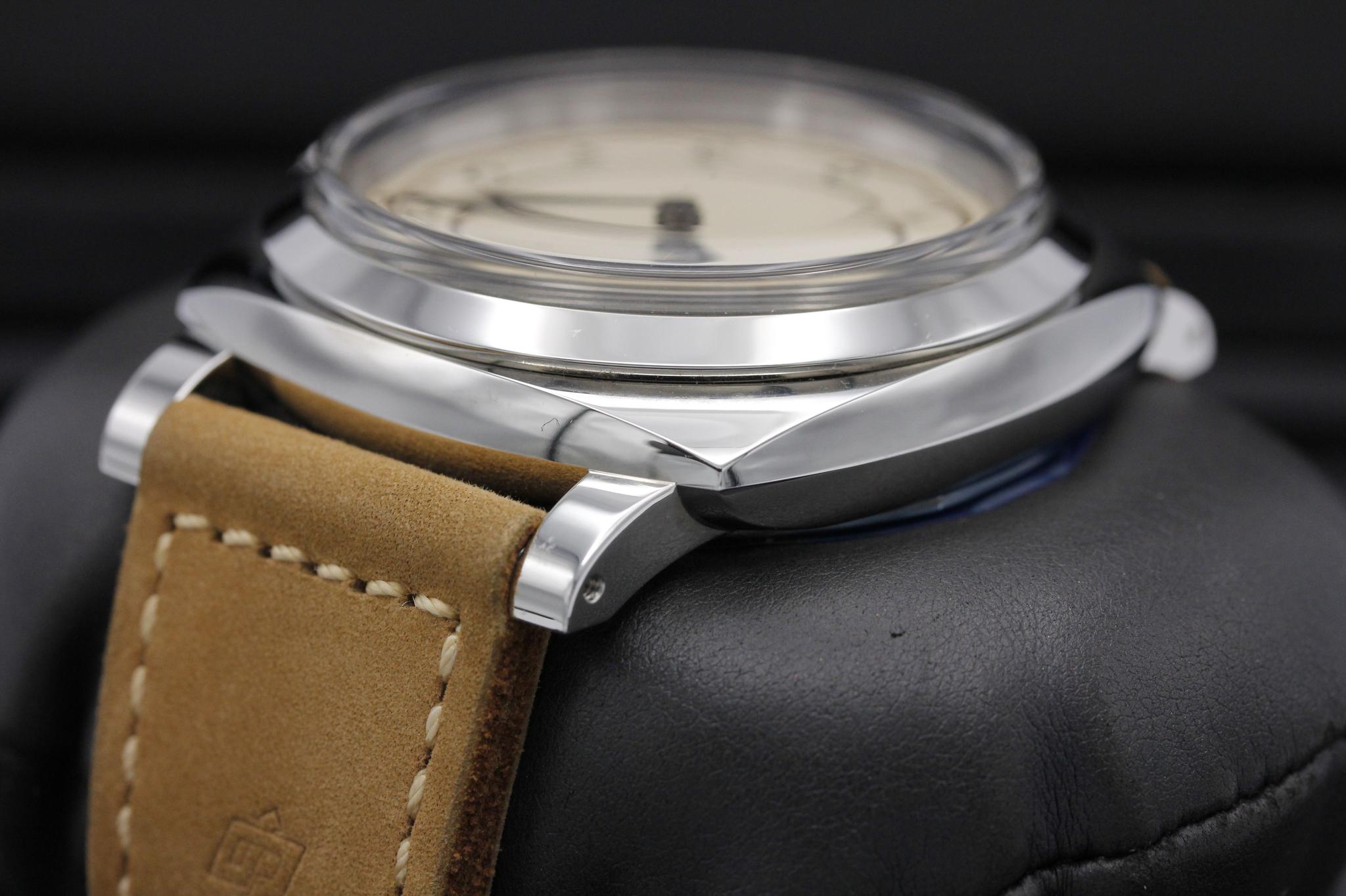 Watch Image 5