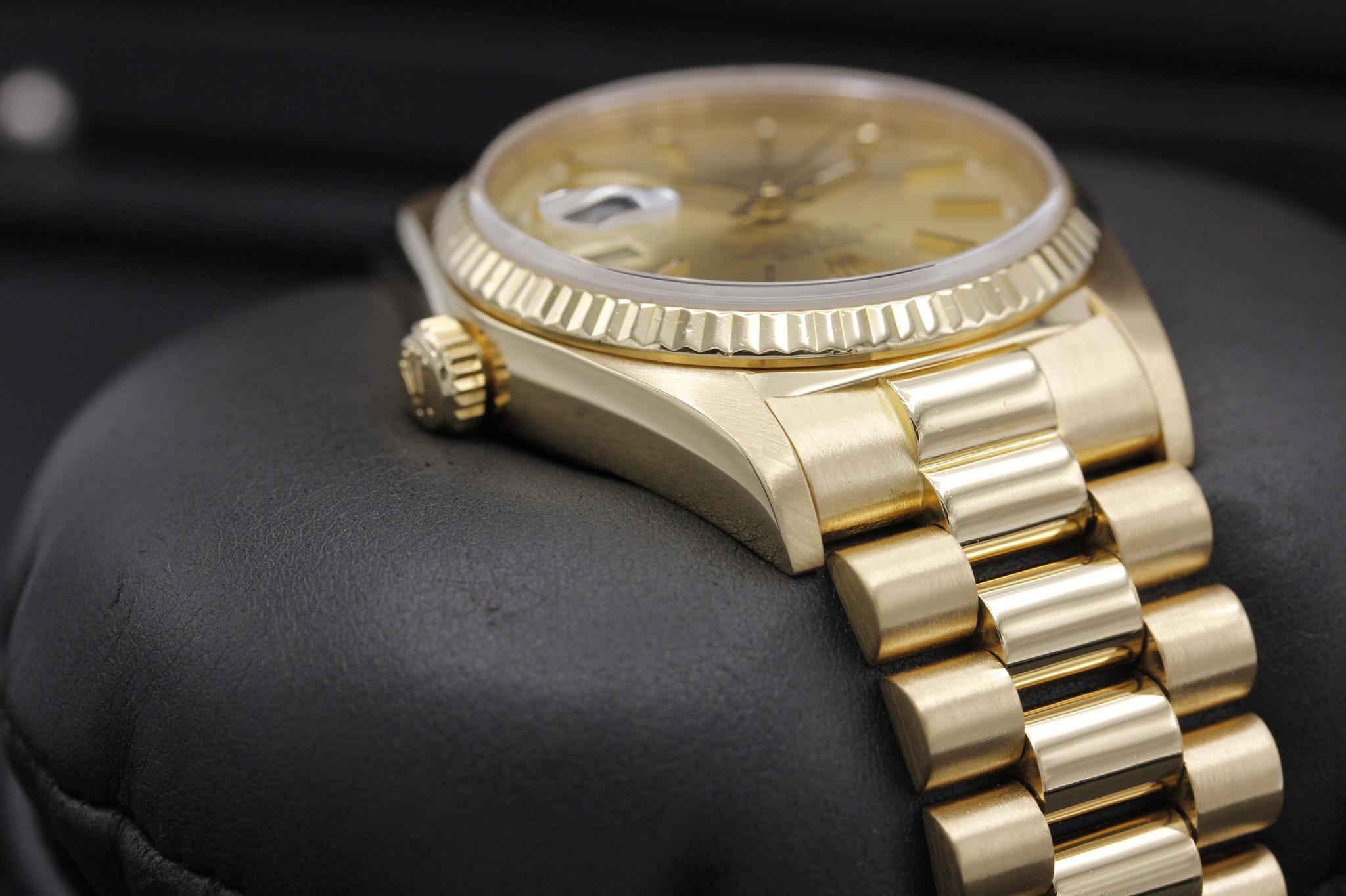 Watch Image 4