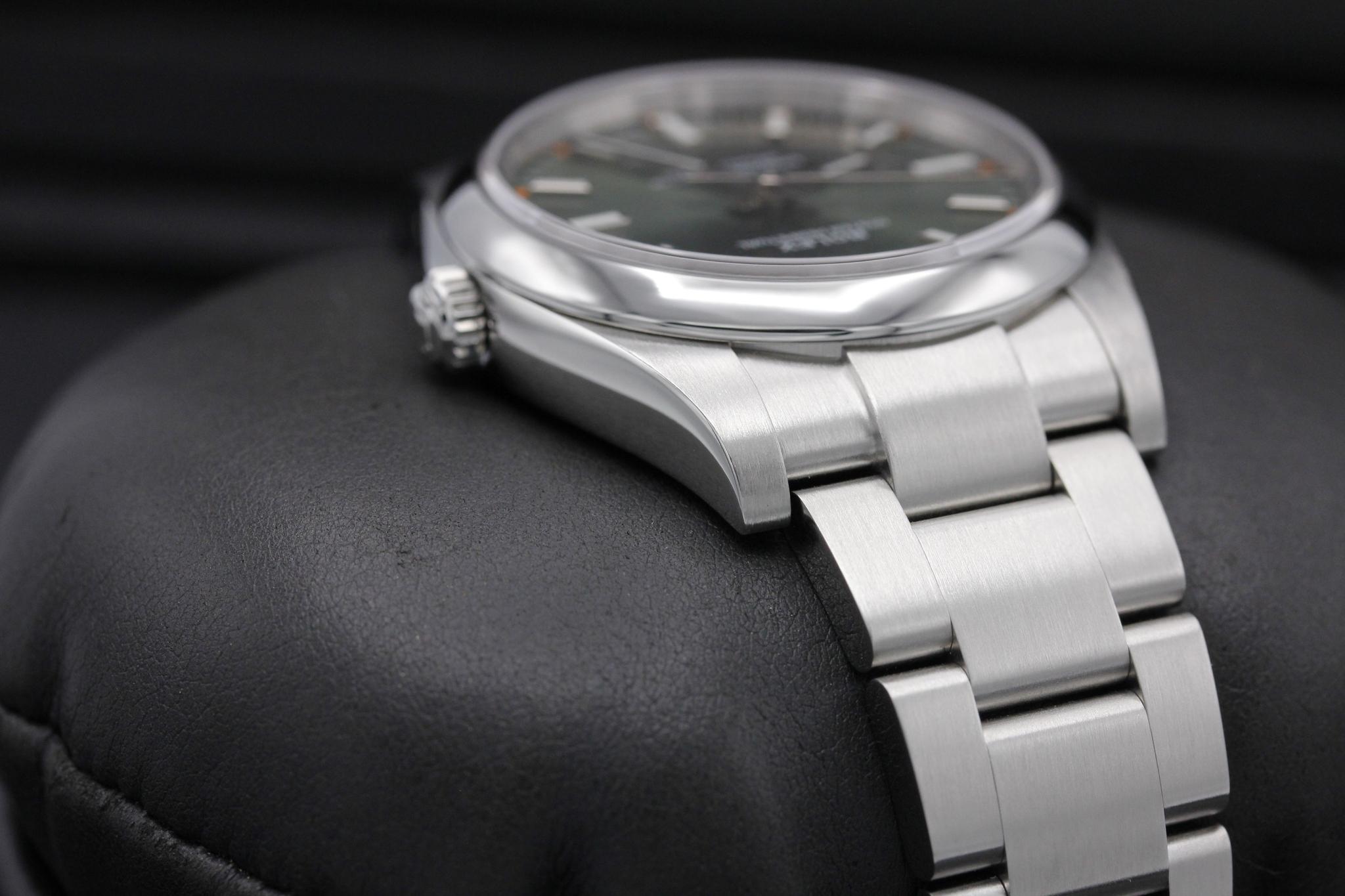 Watch Image 4