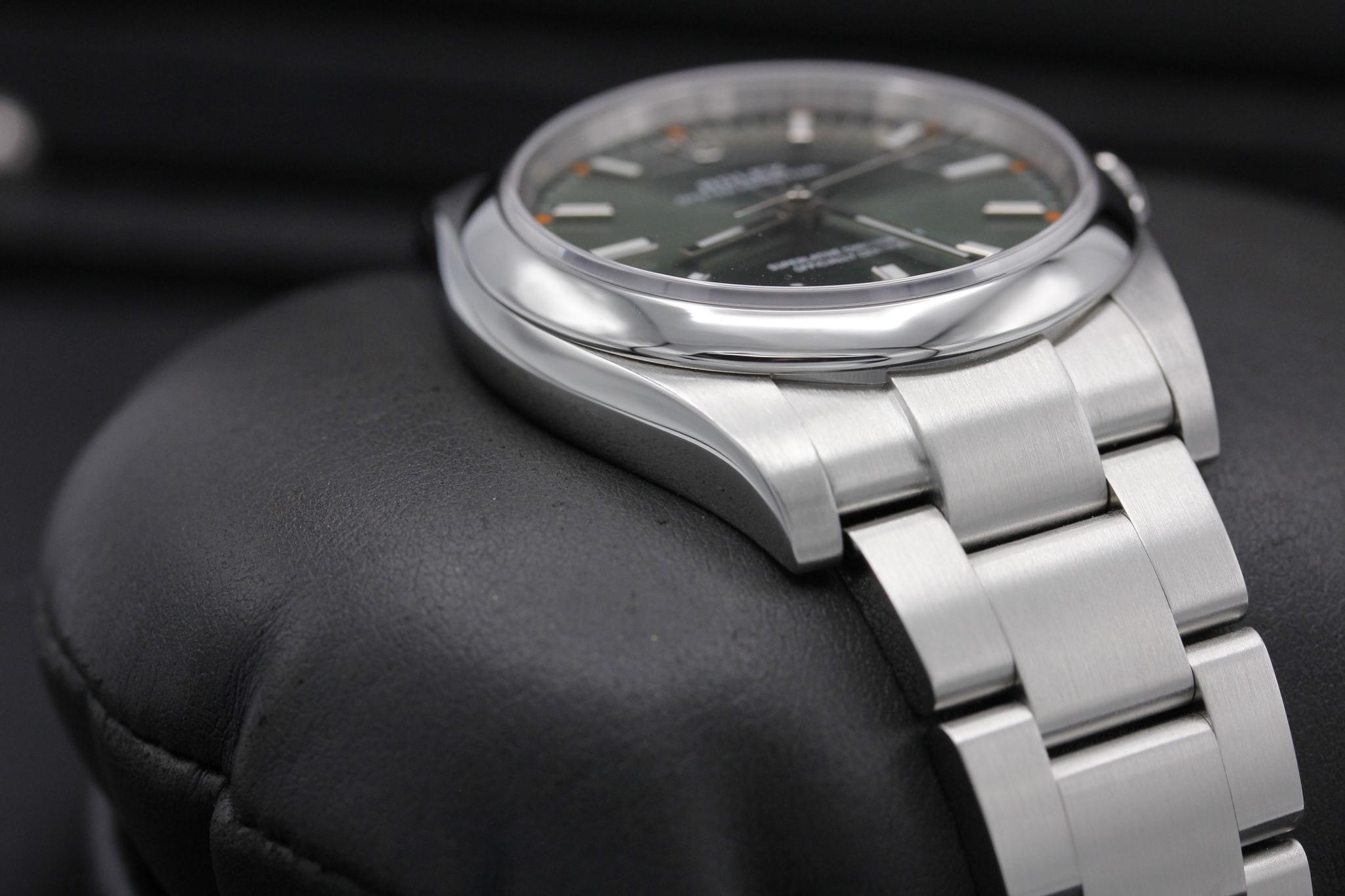 Watch Image 6
