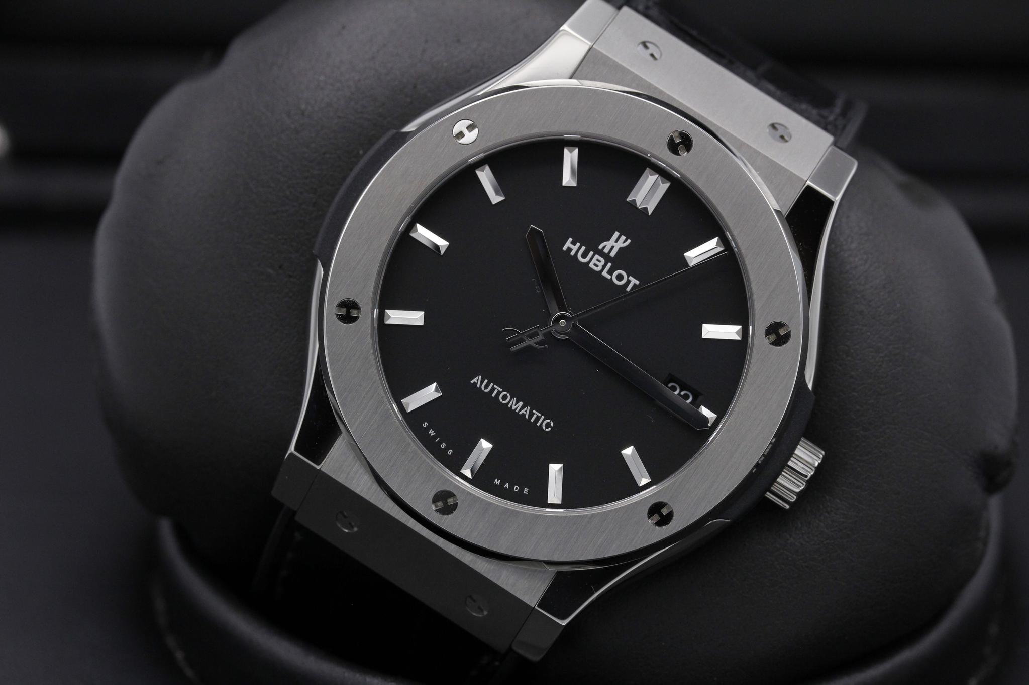 Watch Image 10