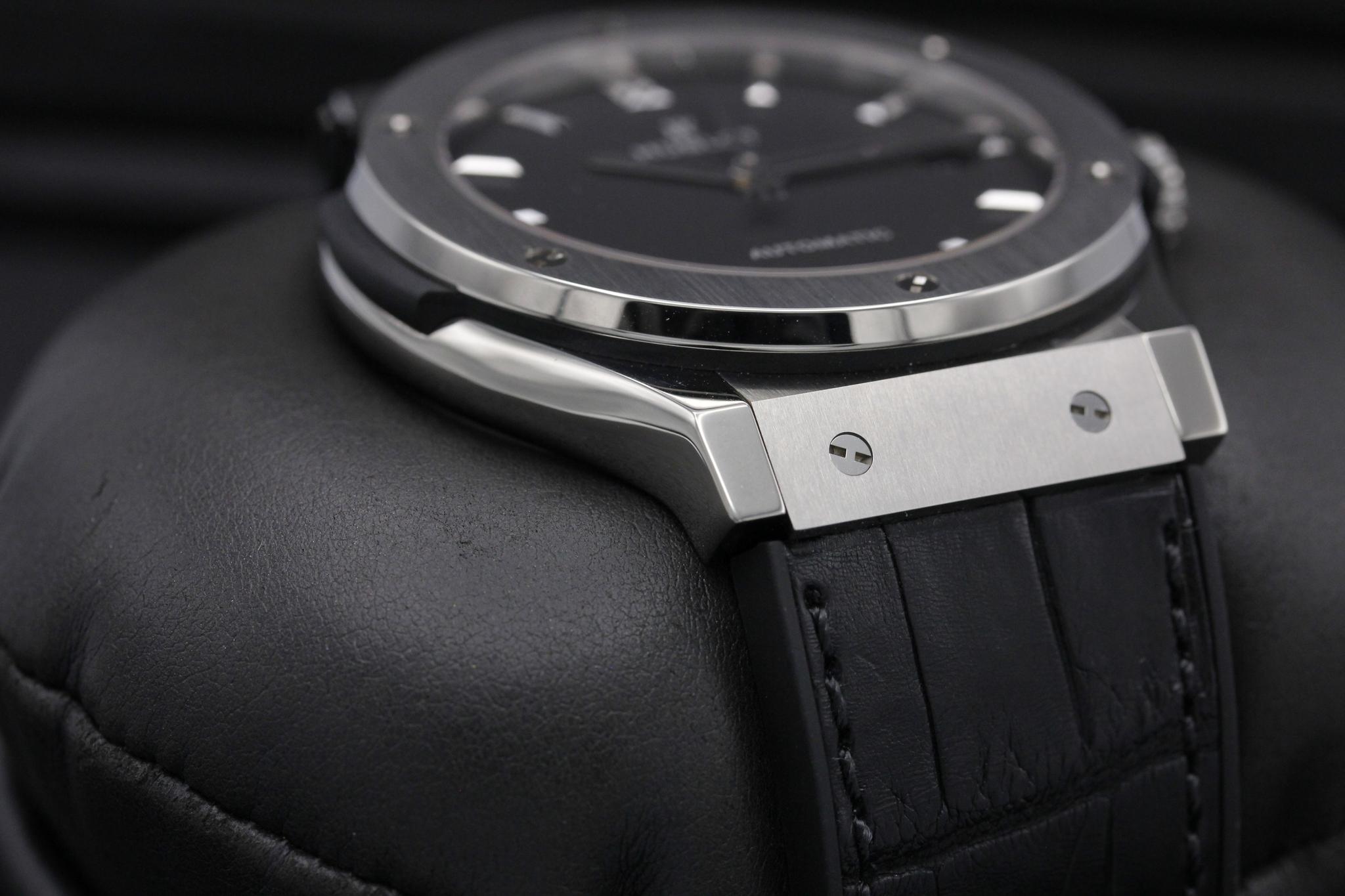 Watch Image 6