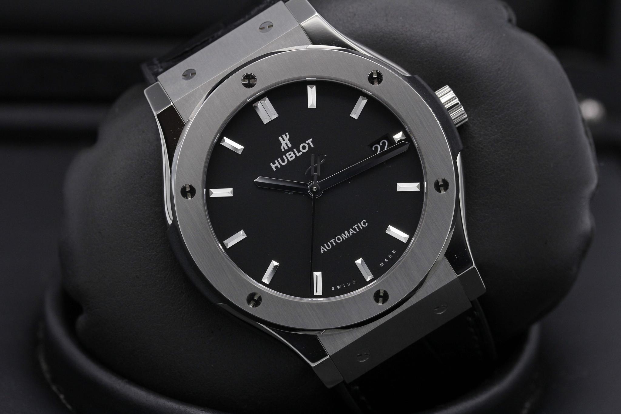 Watch Image 9