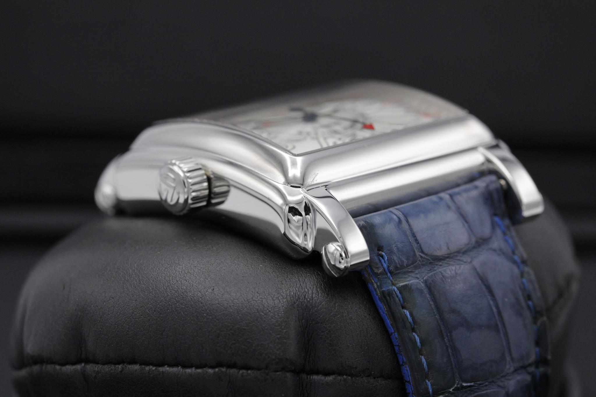 Watch Image 4