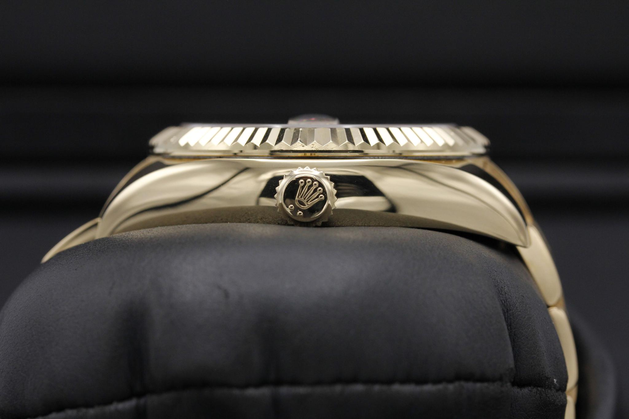 Watch Image 3