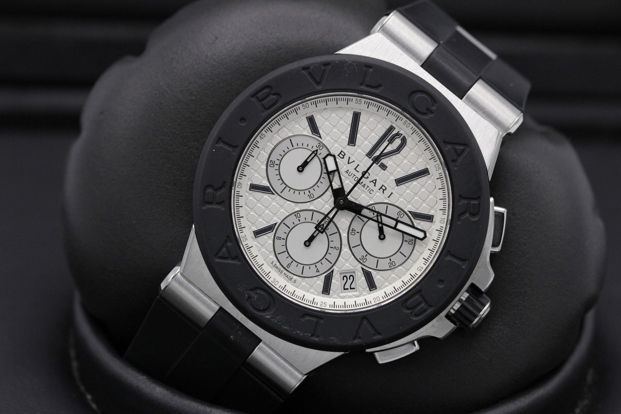 Watch Image 10