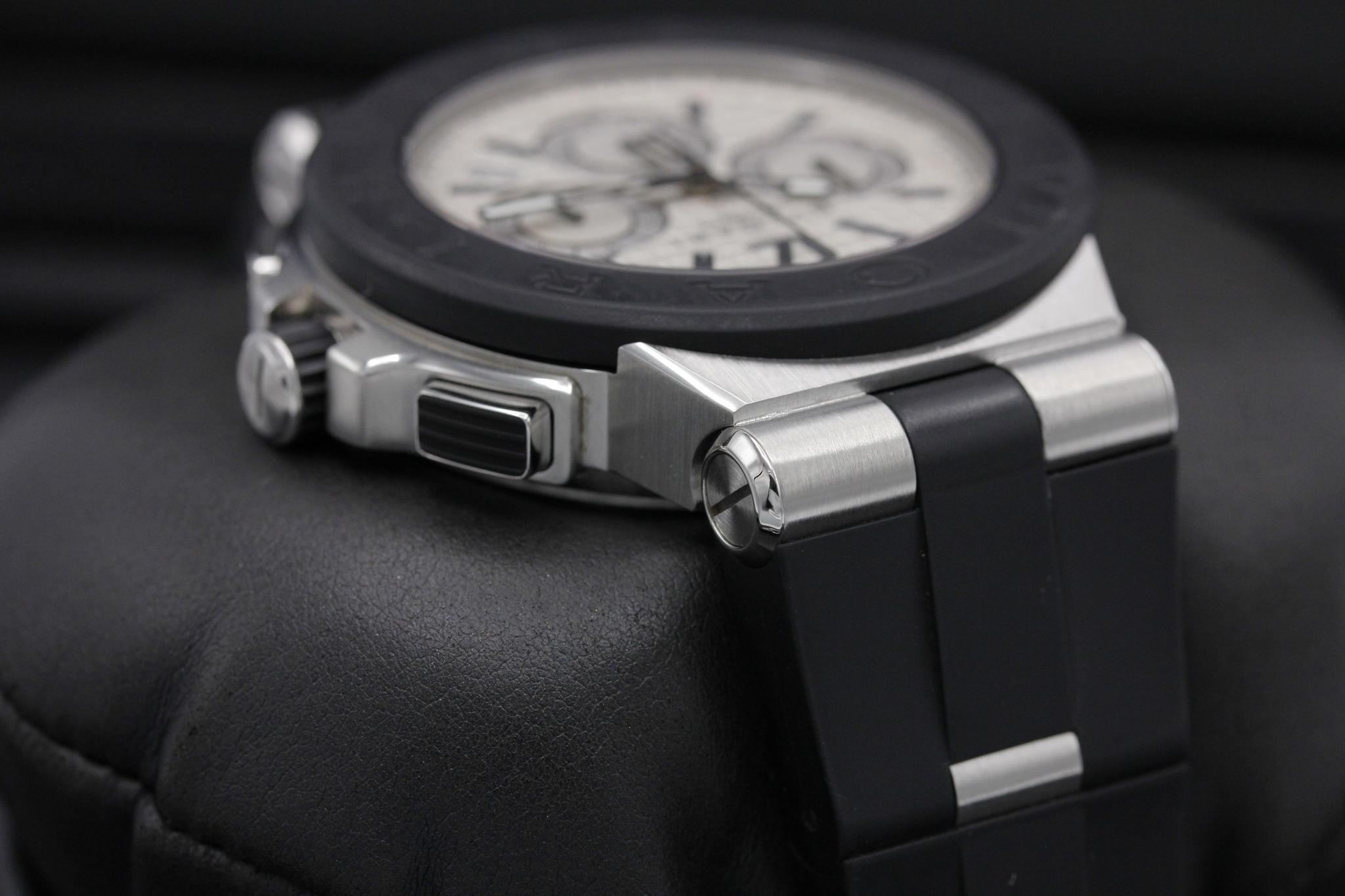 Watch Image 4