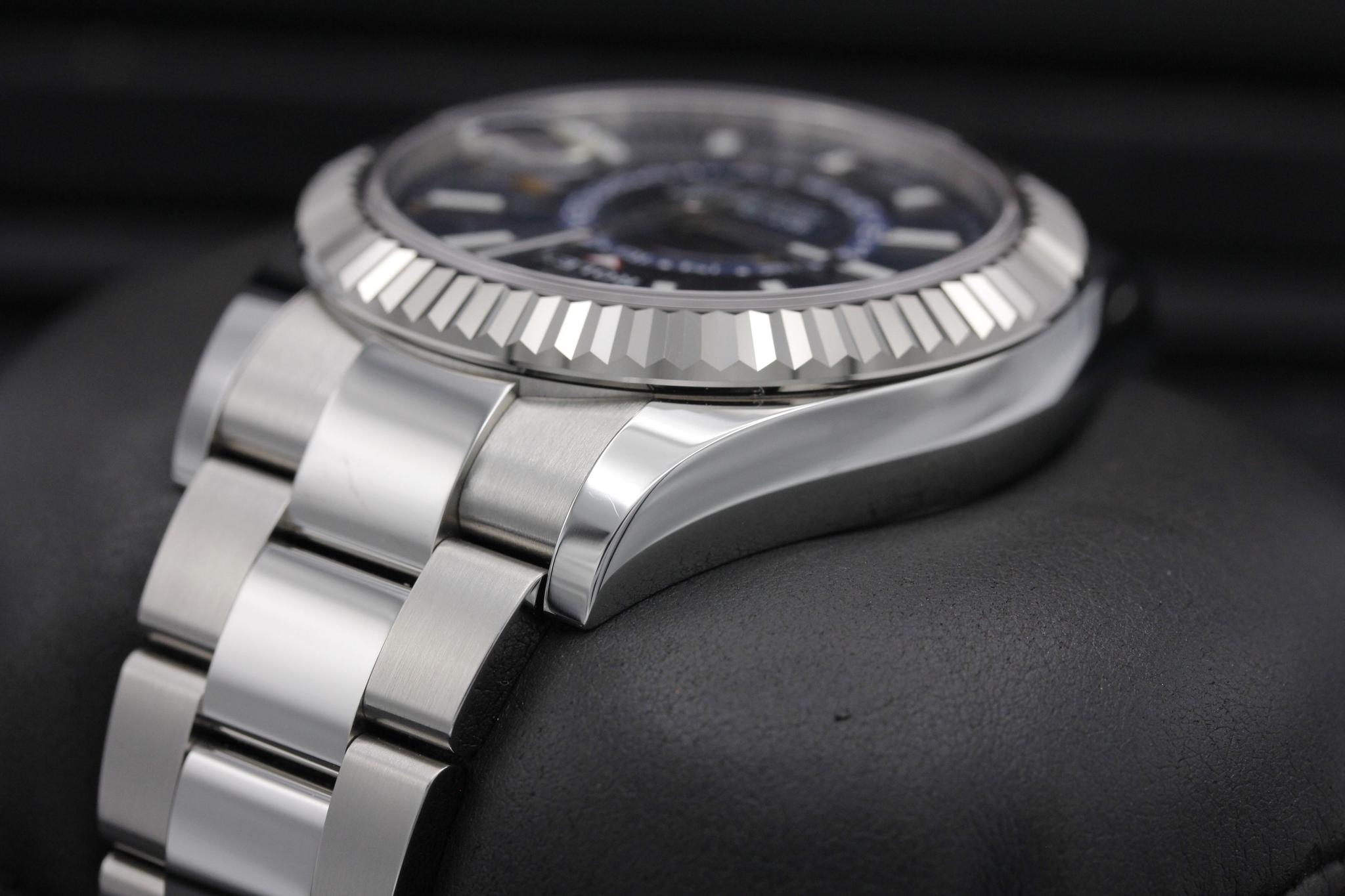 Watch Image 5