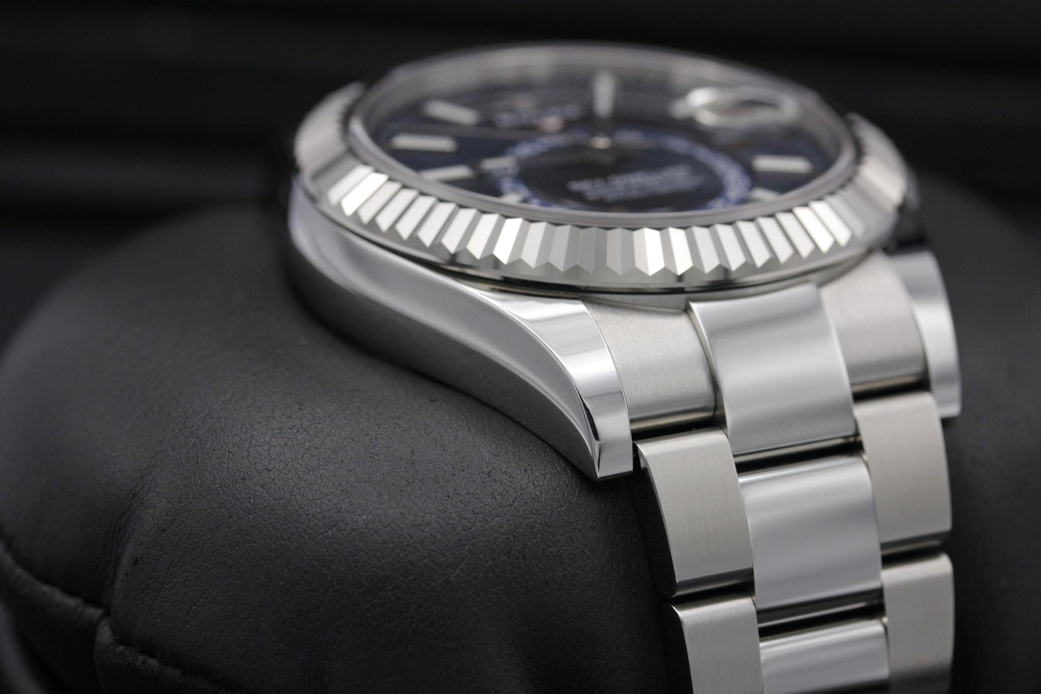 Watch Image 6