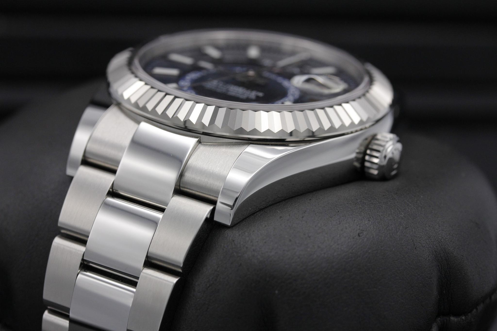 Watch Image 2