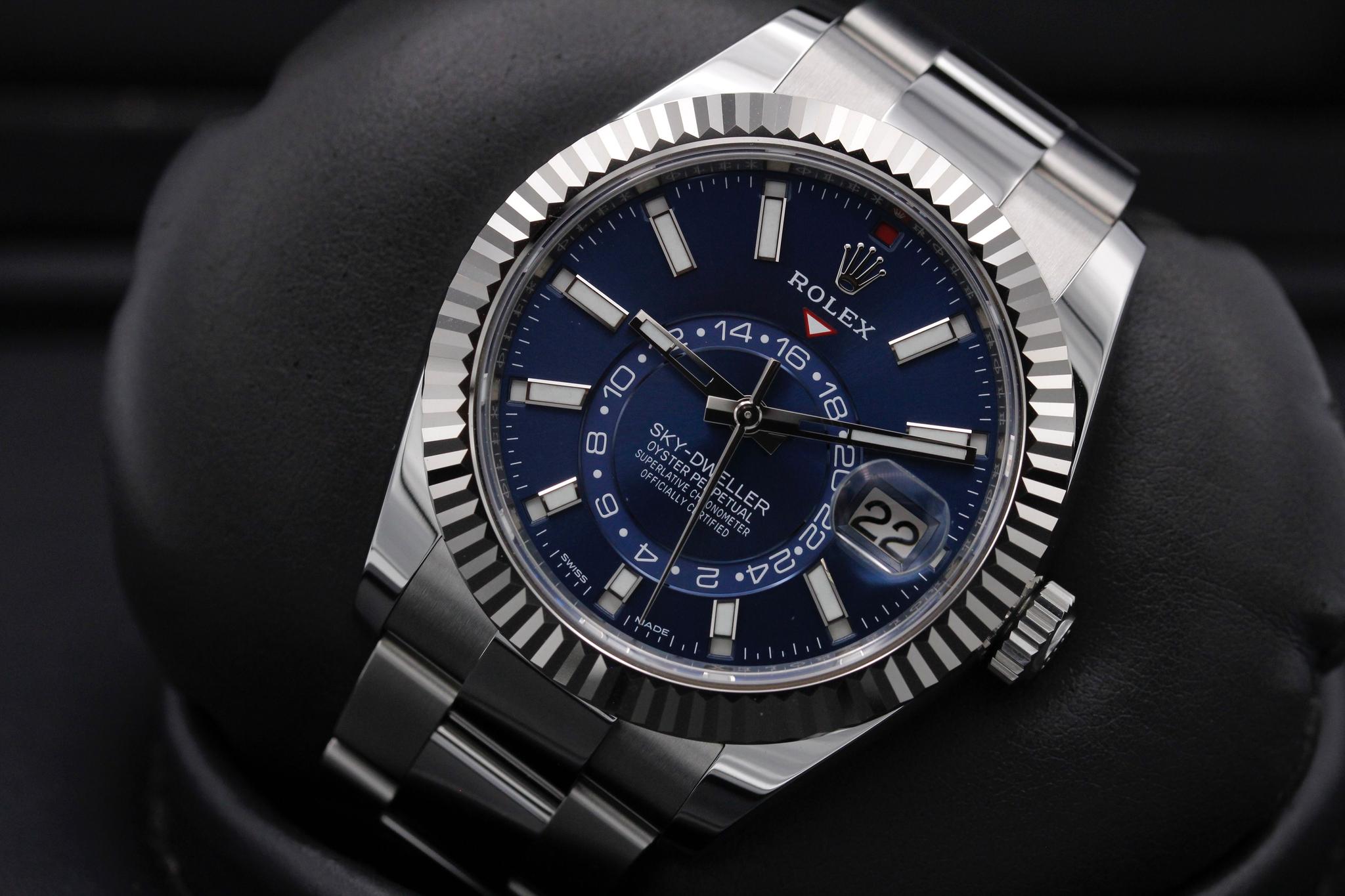 Watch Image 10