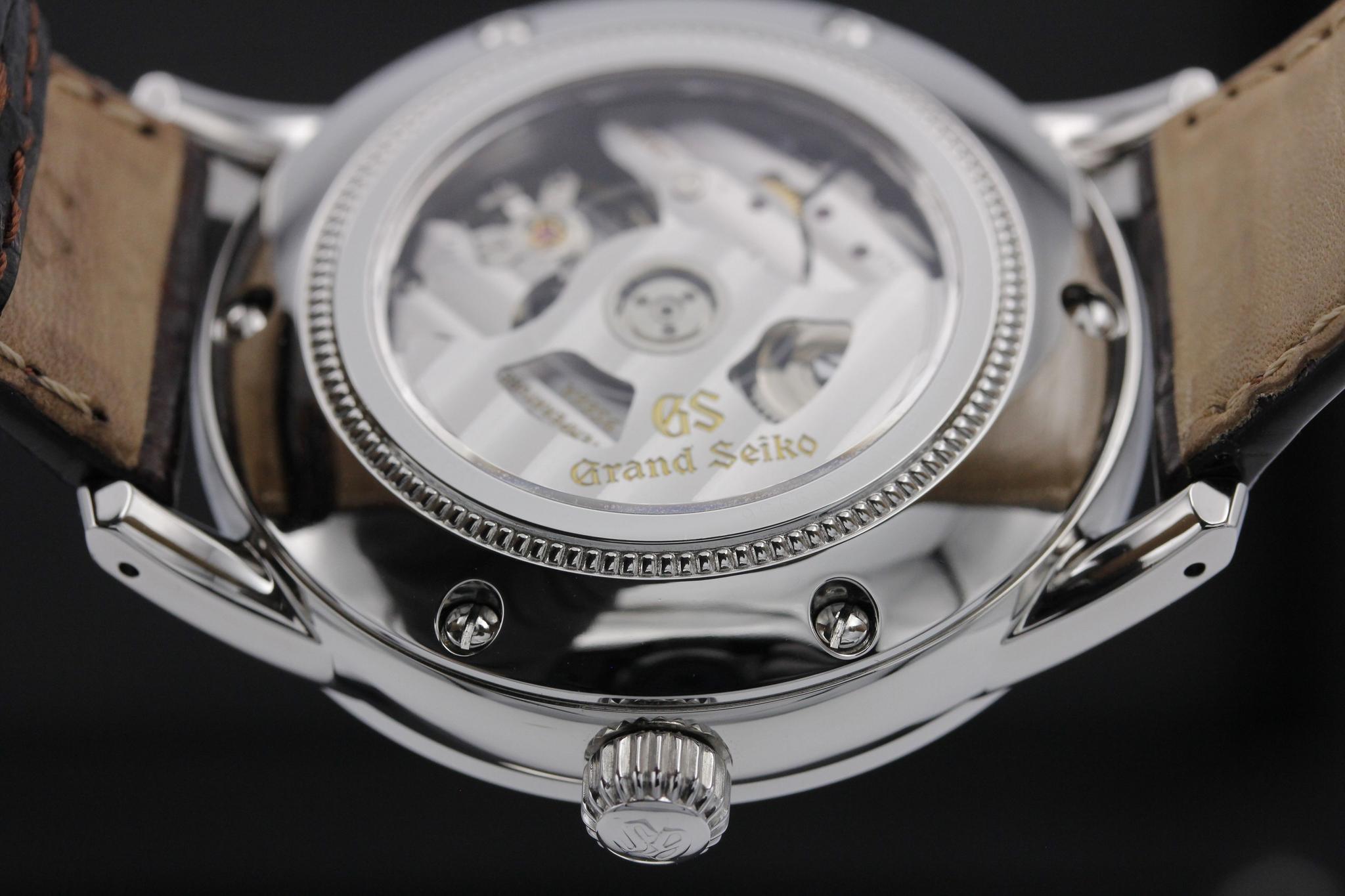 Watch Image 7