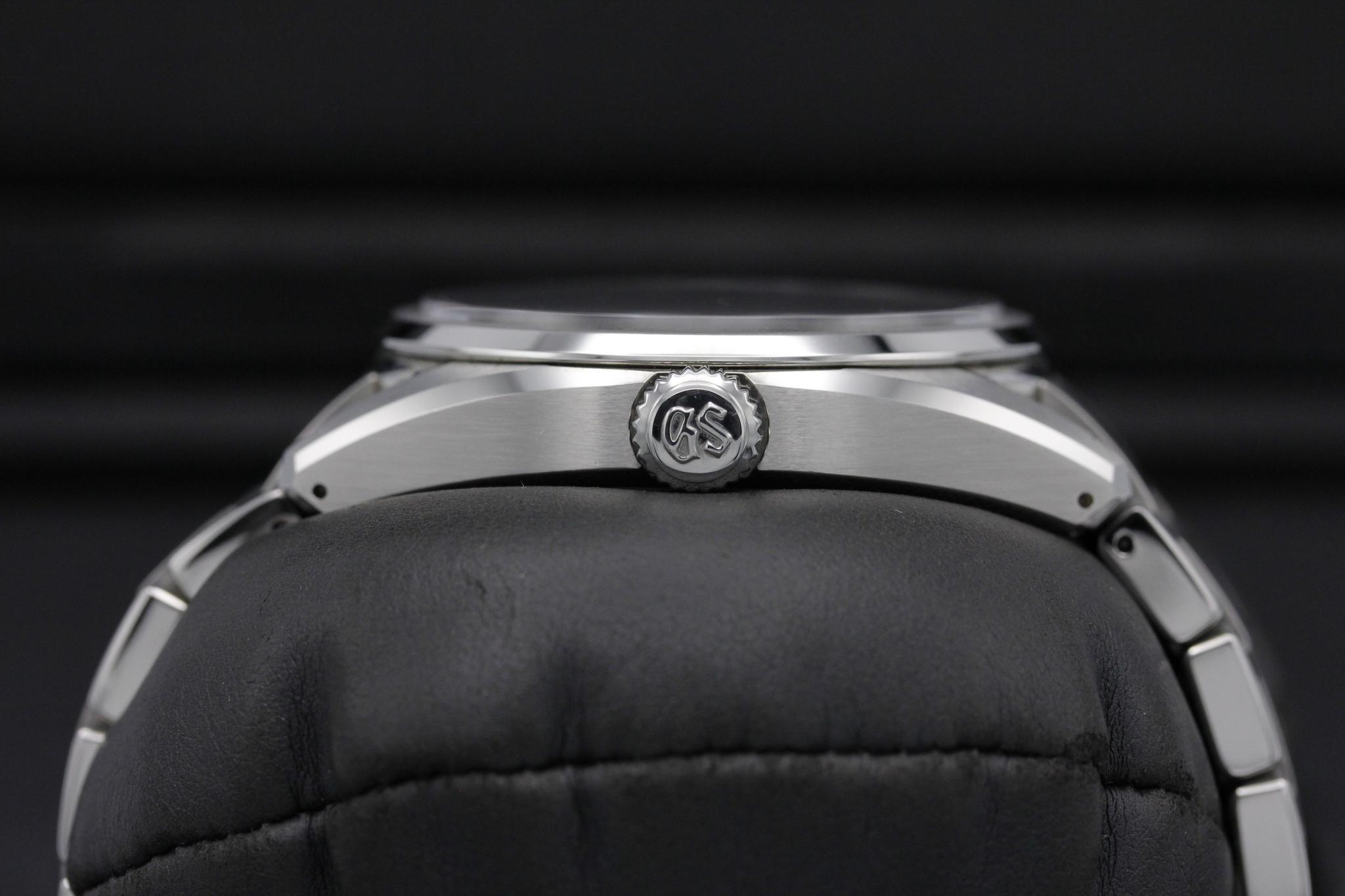 Watch Image 3