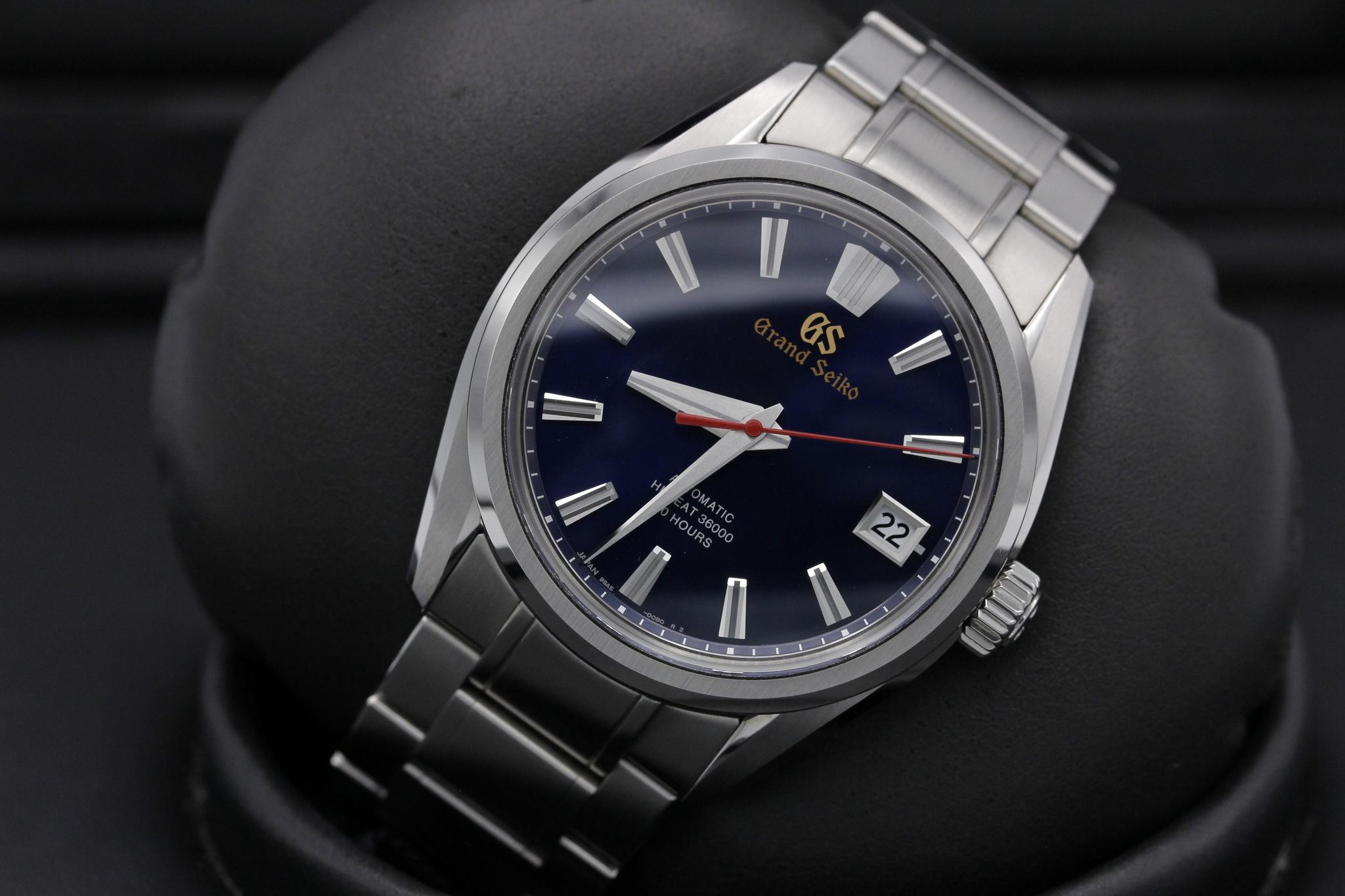 Watch Image 10