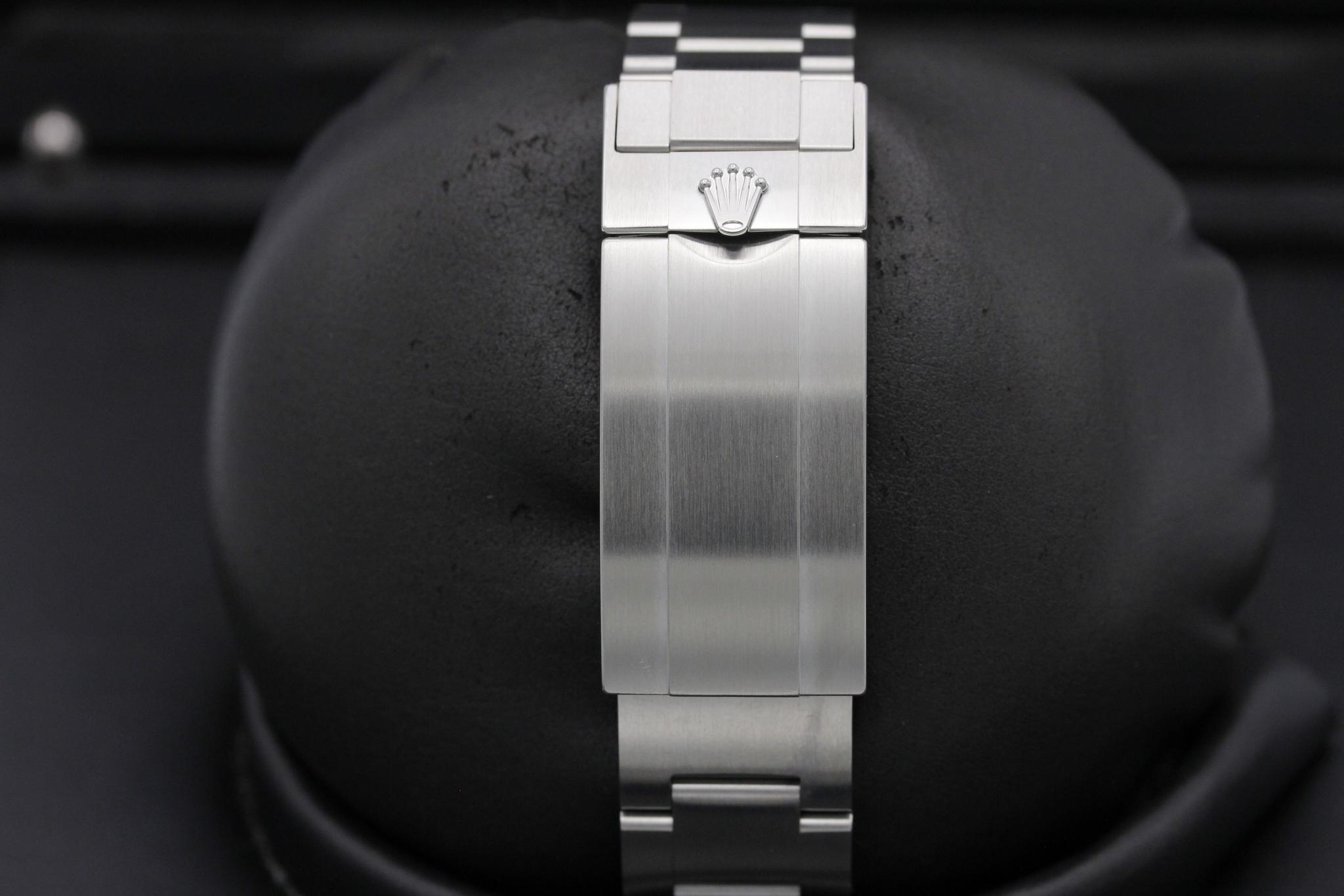 Watch Image 8