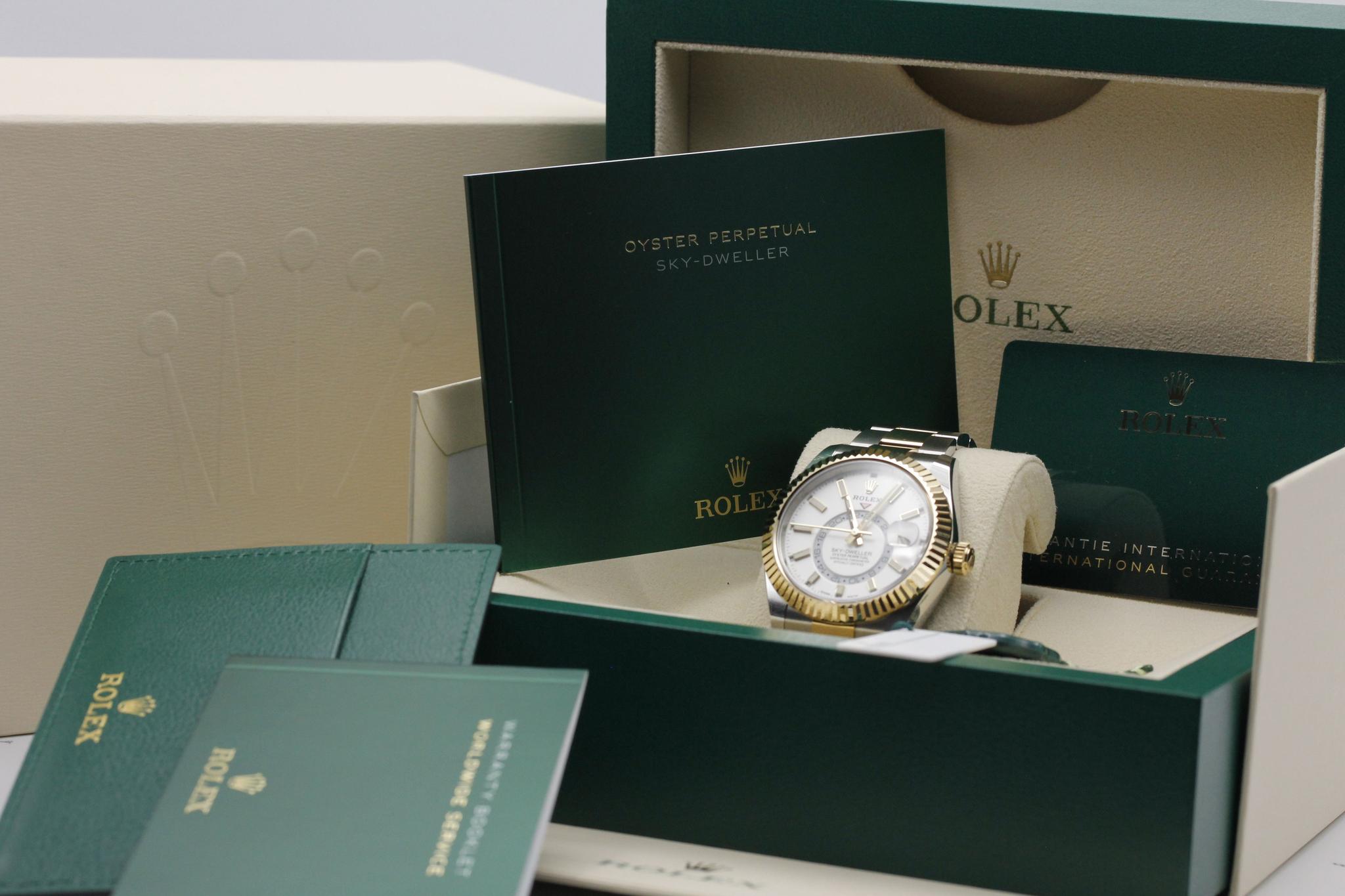 Watch Image 11