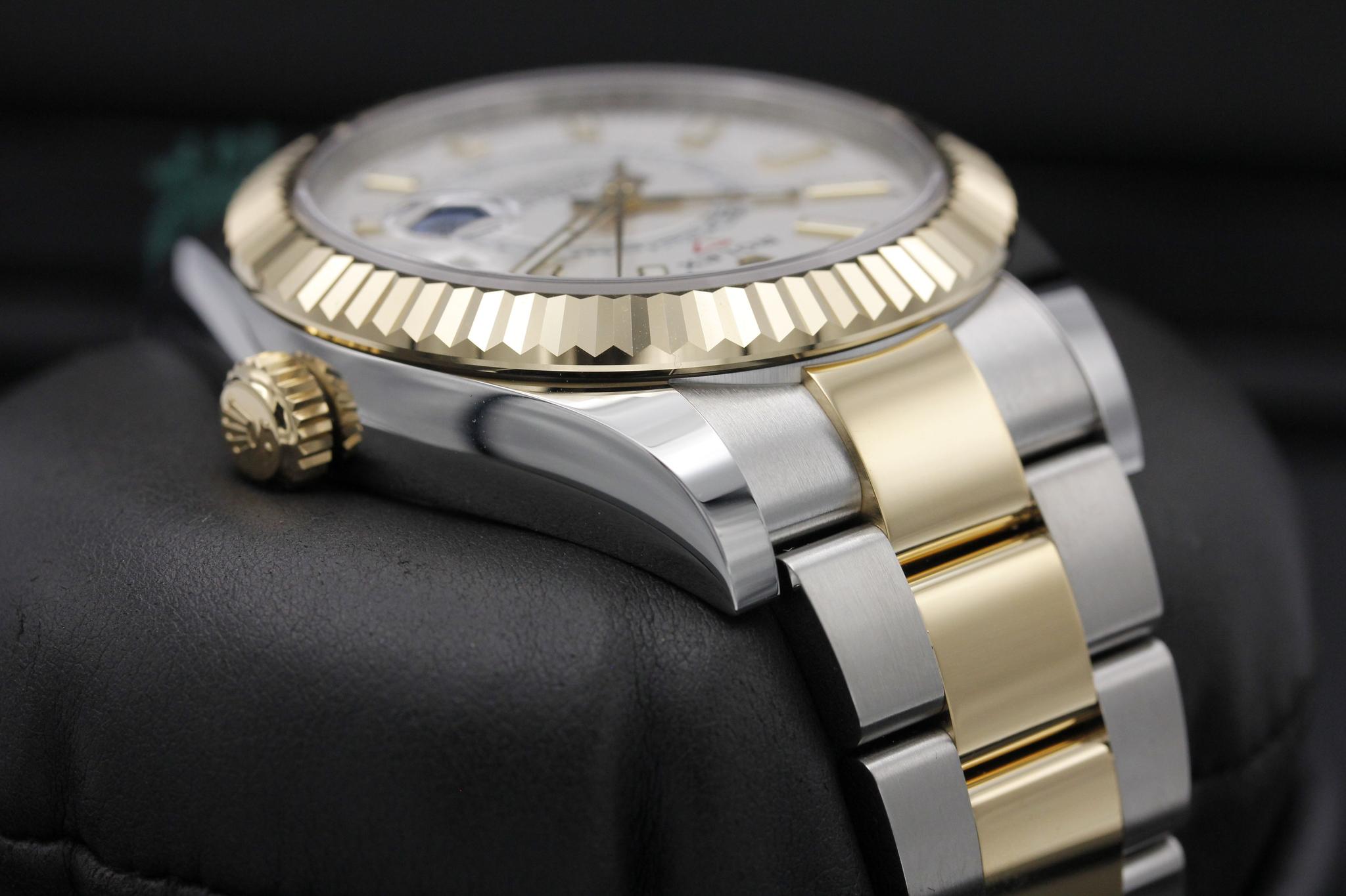 Watch Image 4