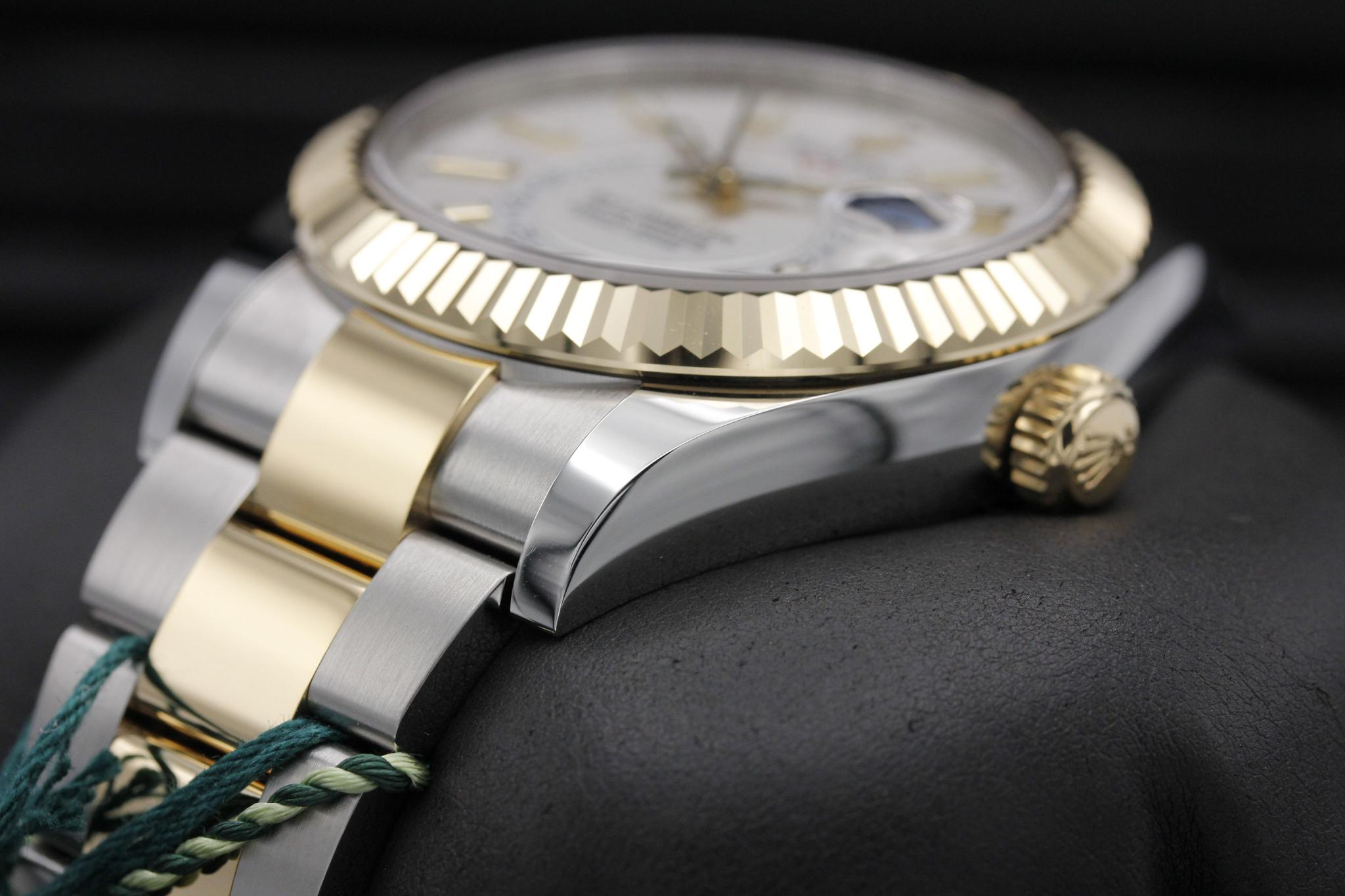 Watch Image 2