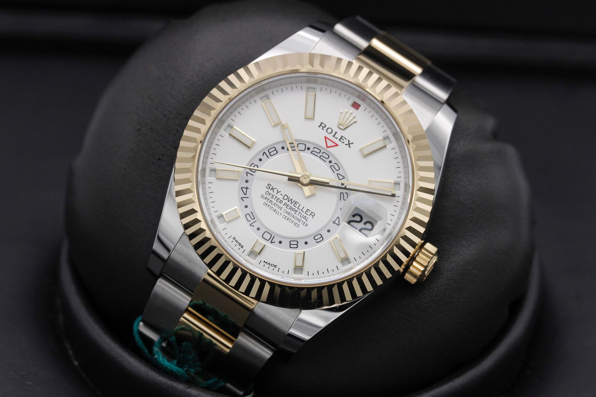 Watch Image 9