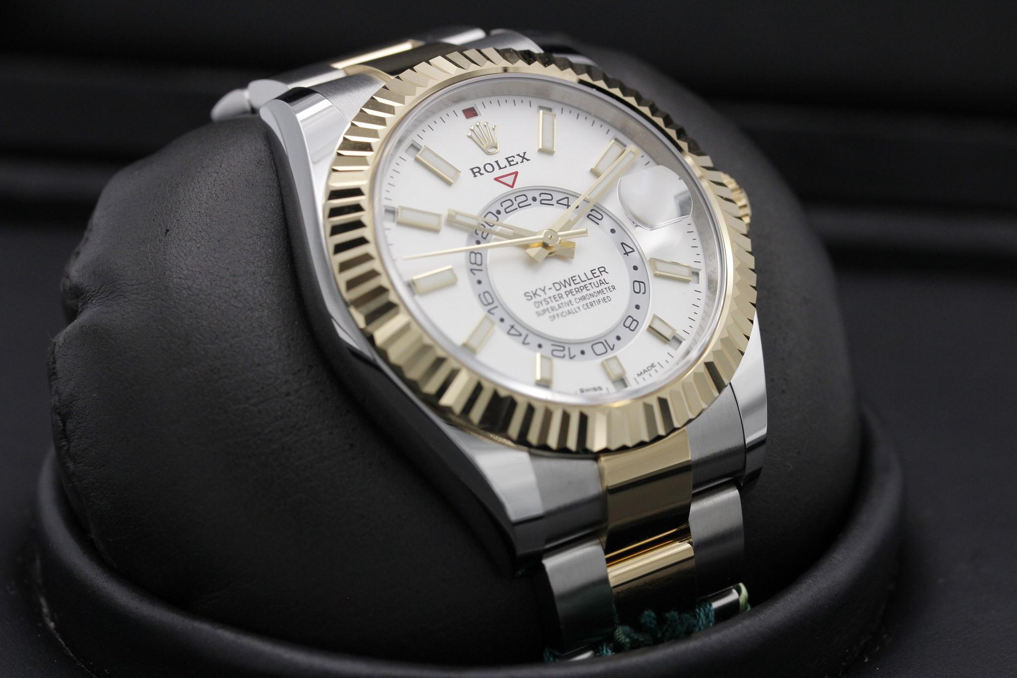 Watch Image 10