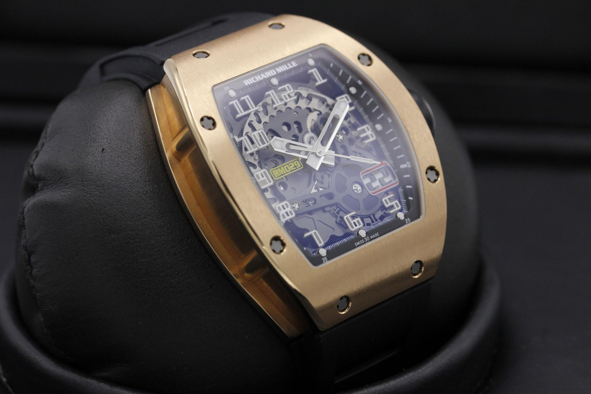 Watch Image 10