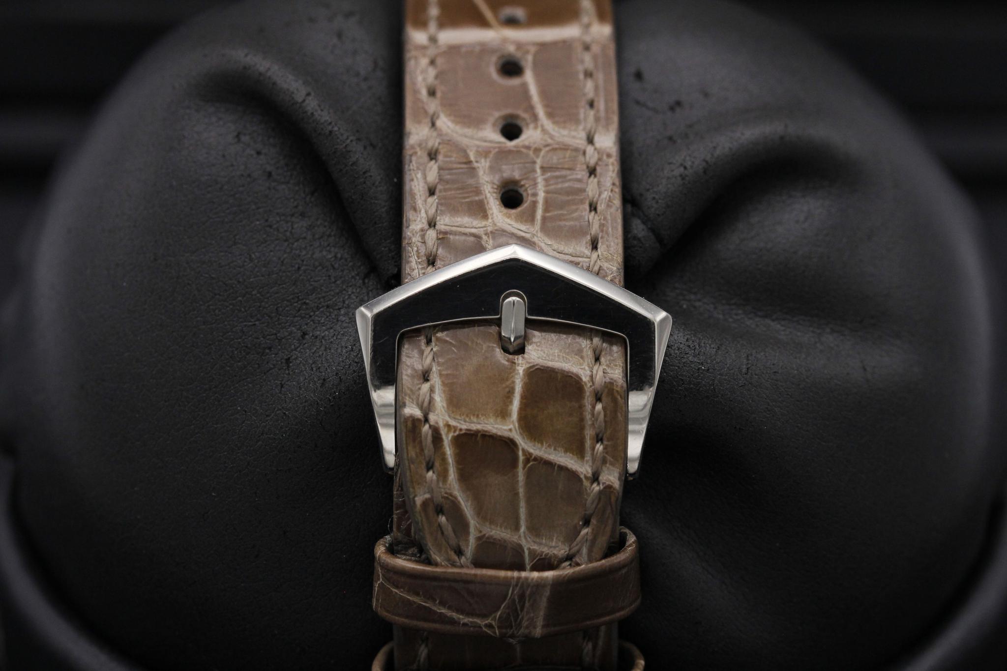 Watch Image 7