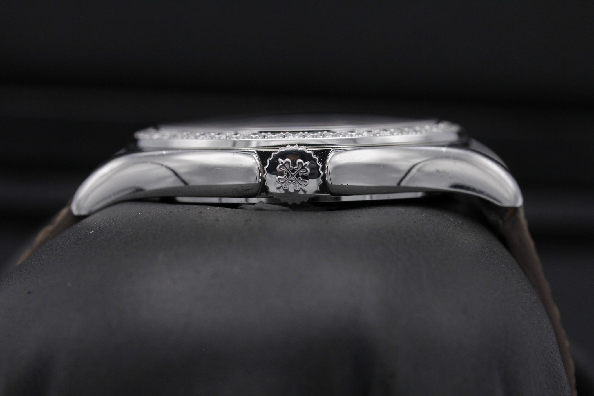 Watch Image 3