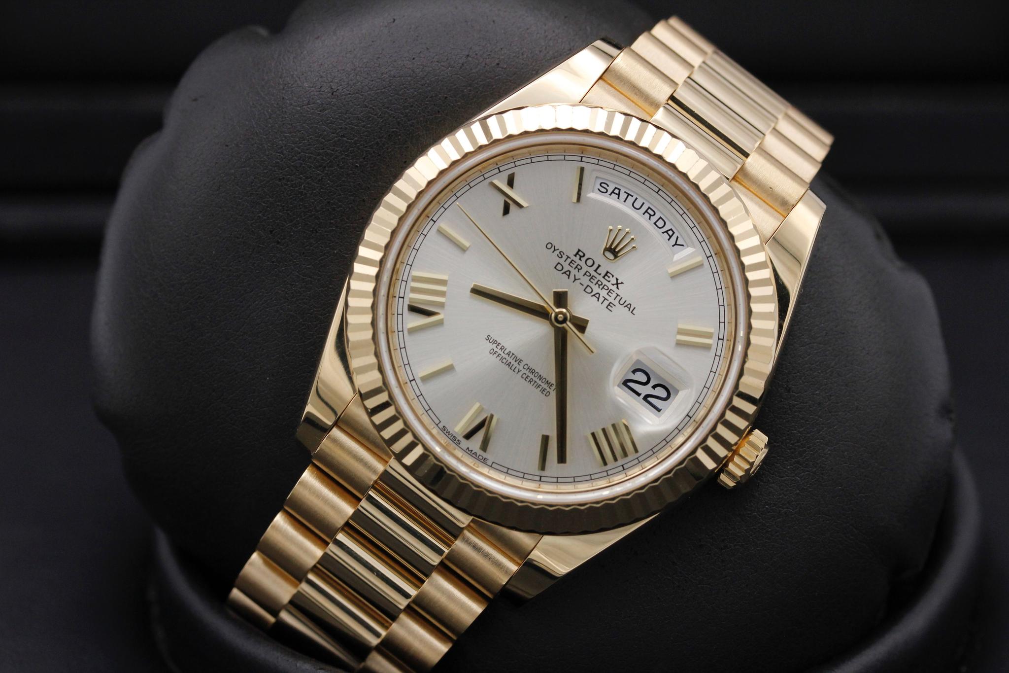 Watch Image 10