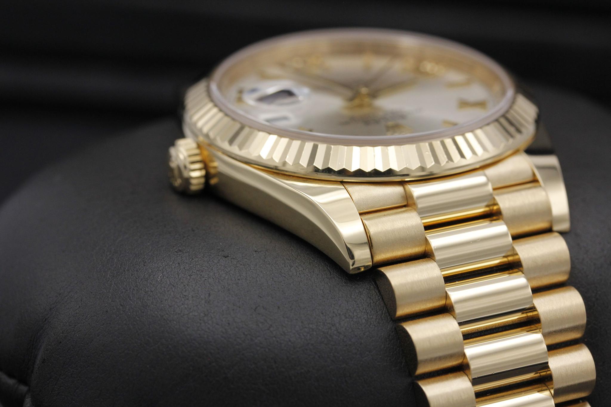 Watch Image 4