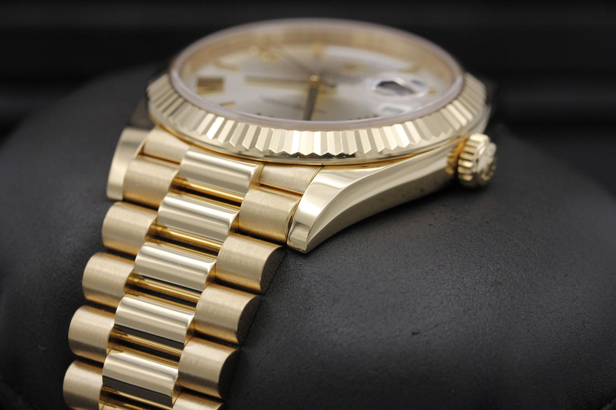 Watch Image 2