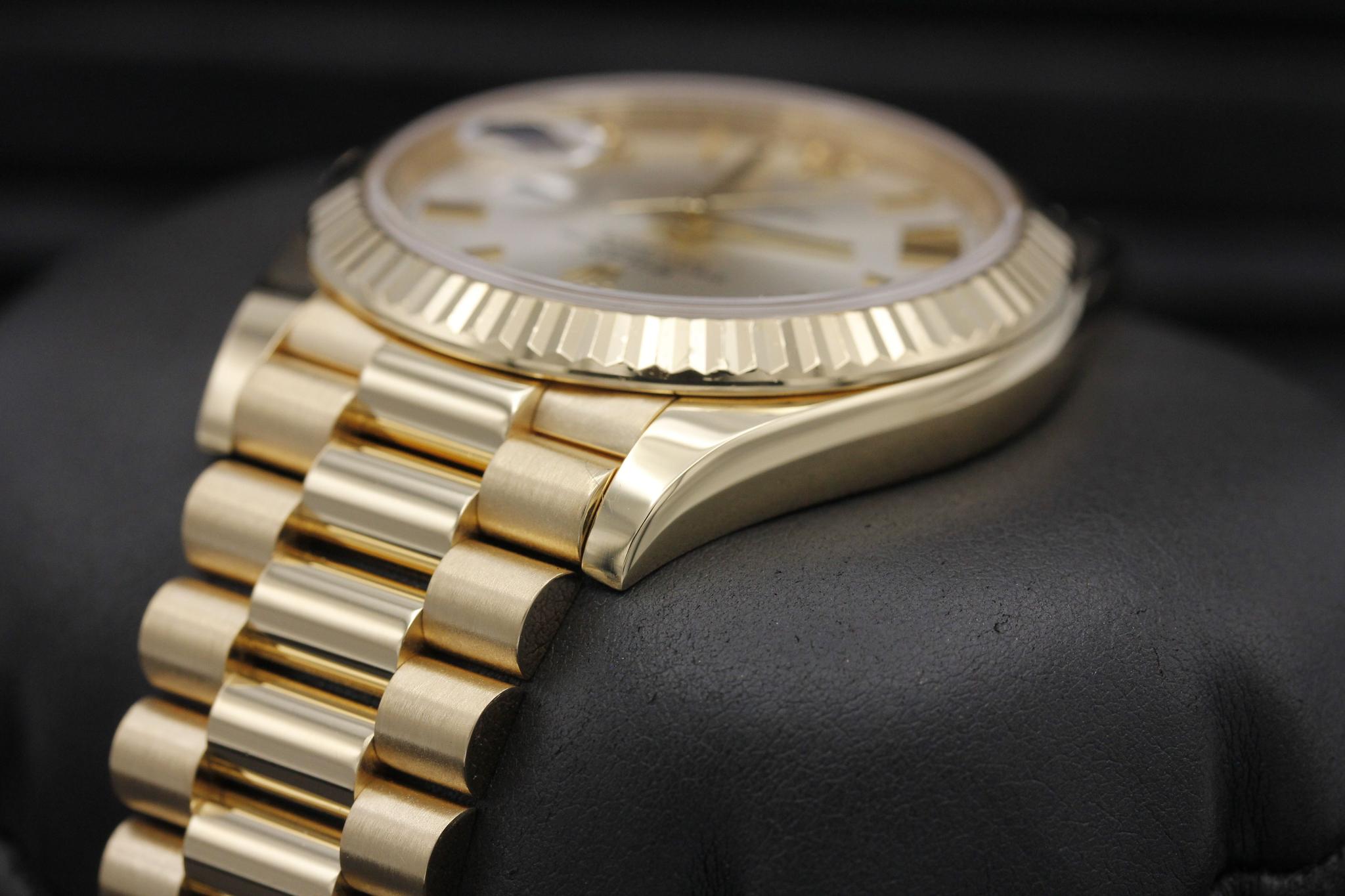 Watch Image 5