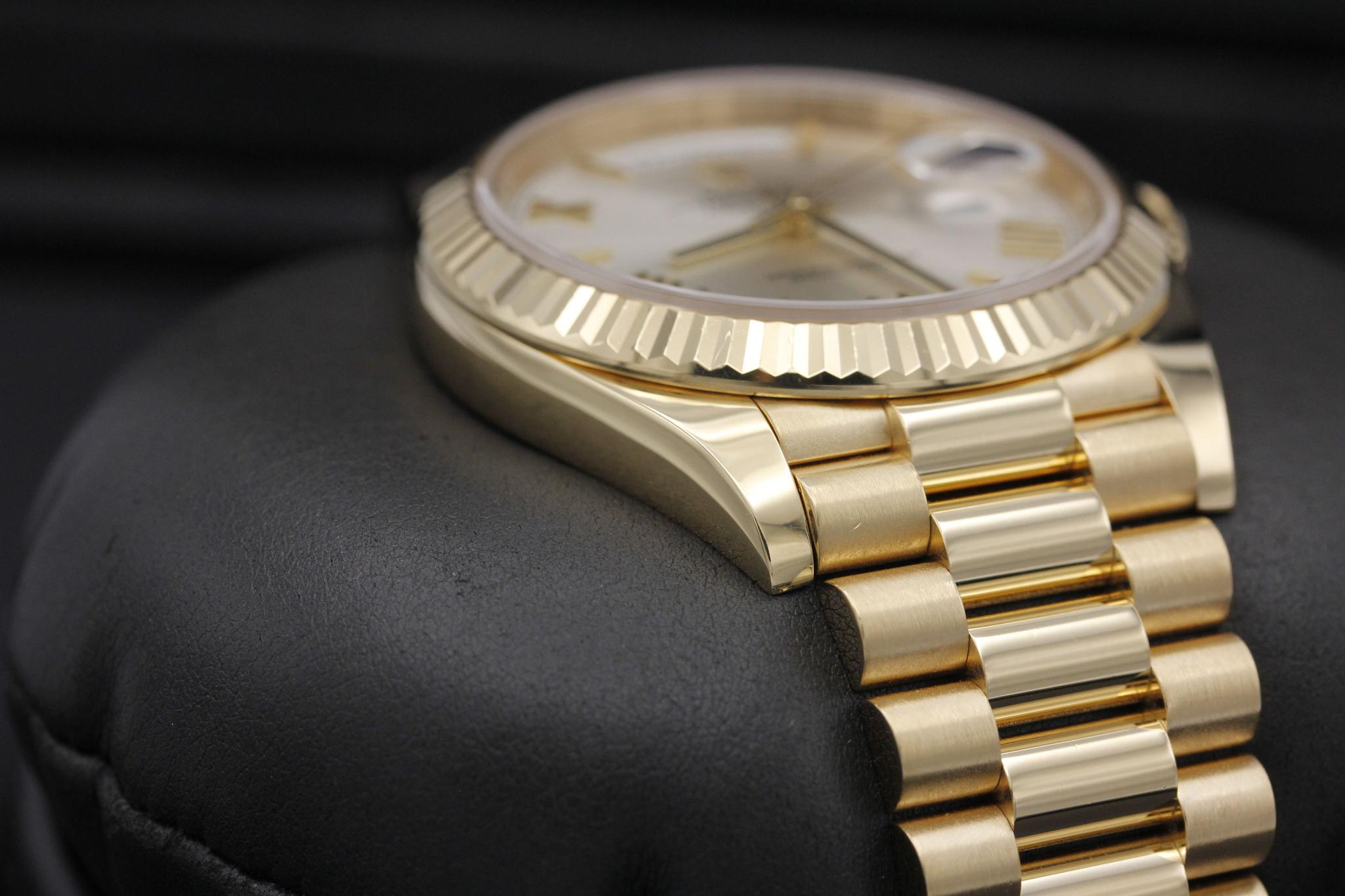 Watch Image 6