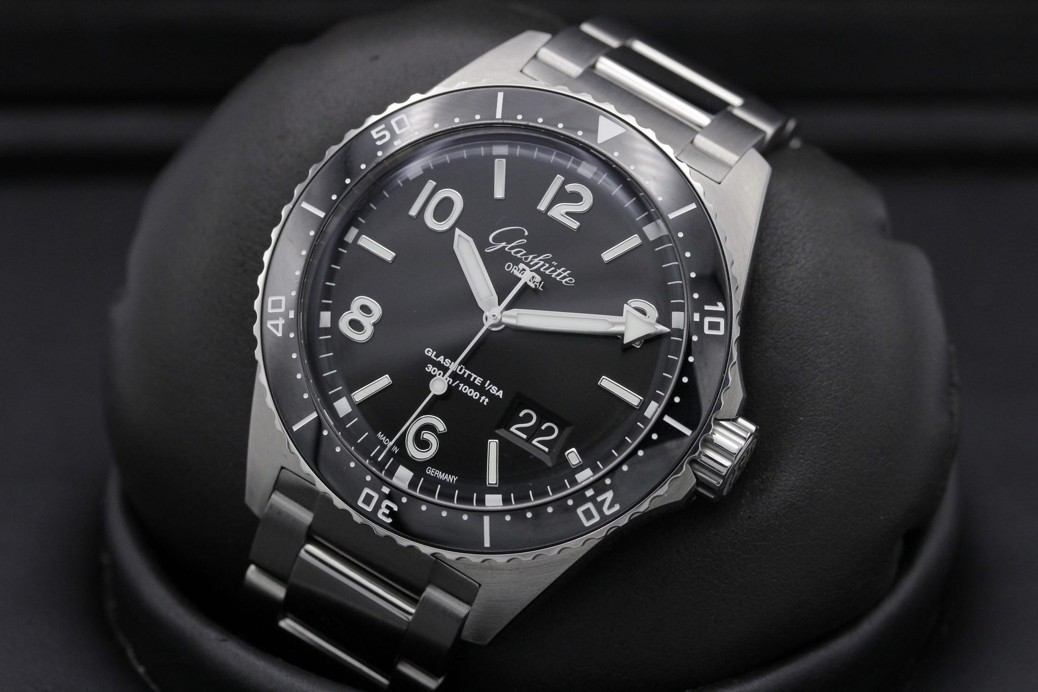 Watch Image 9