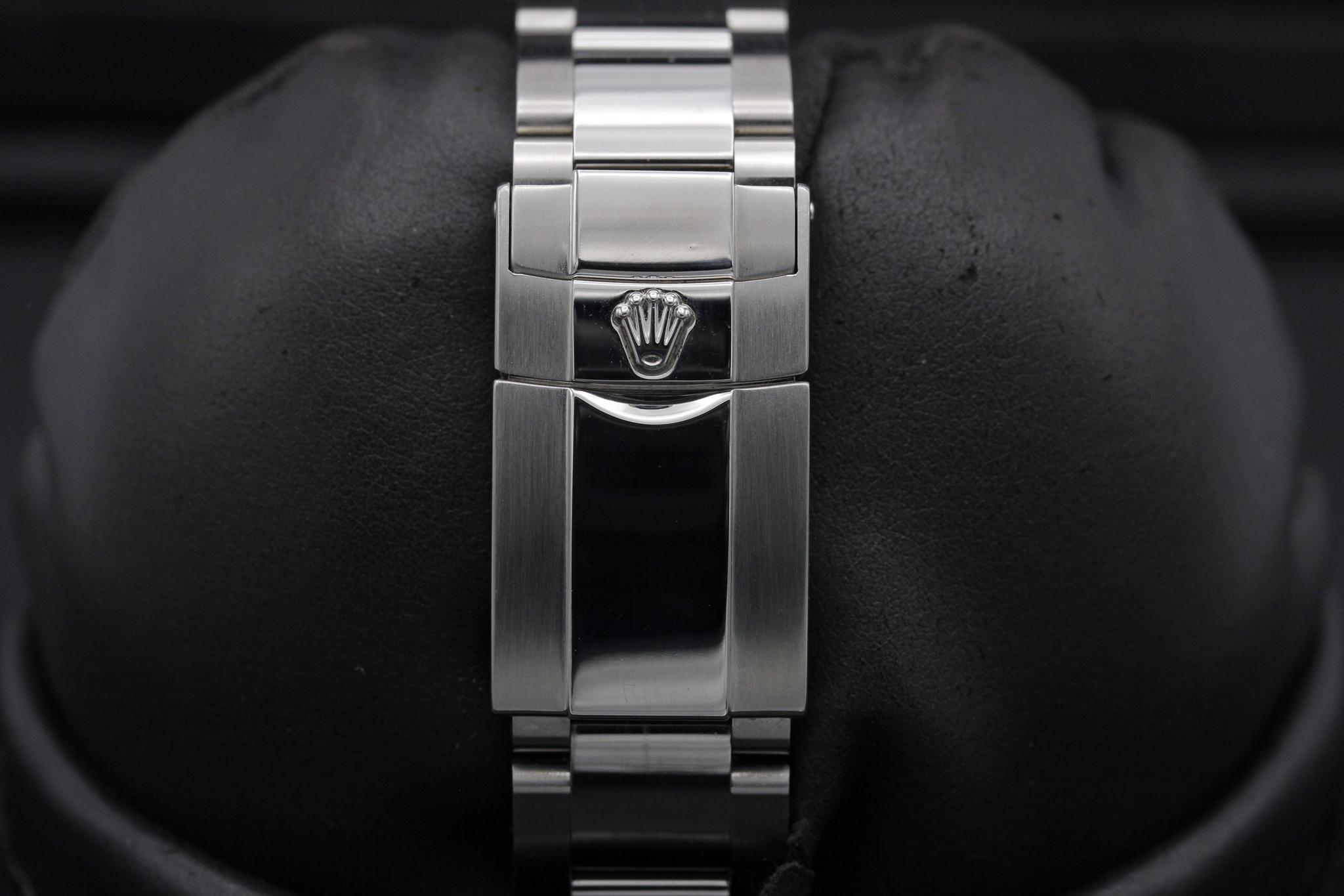 Watch Image 10