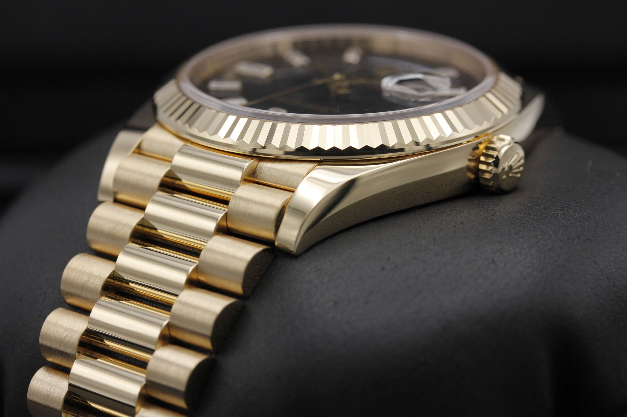 Watch Image 2