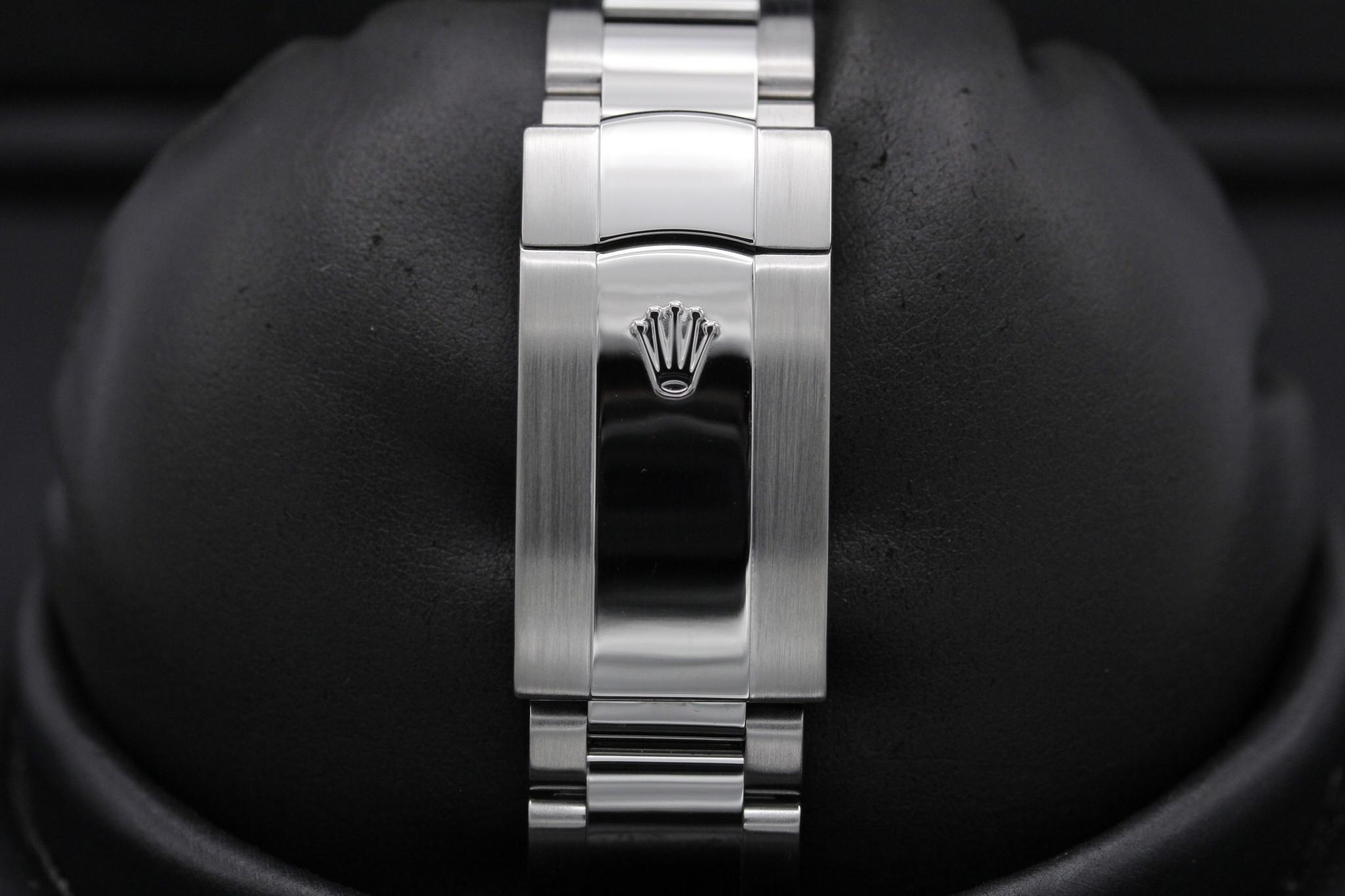 Watch Image 8