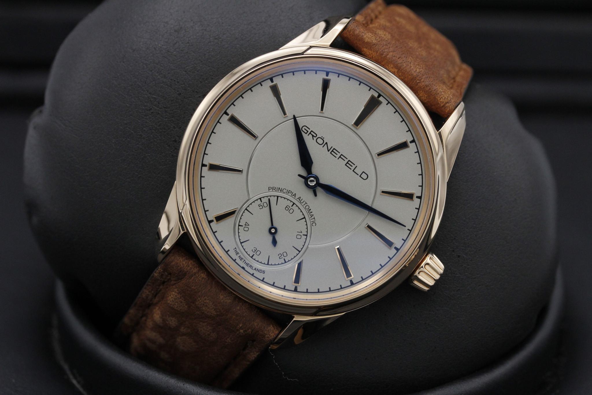 Watch Image 10