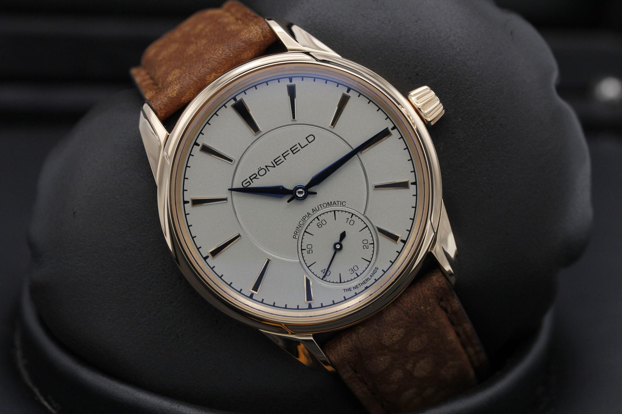 Watch Image 9